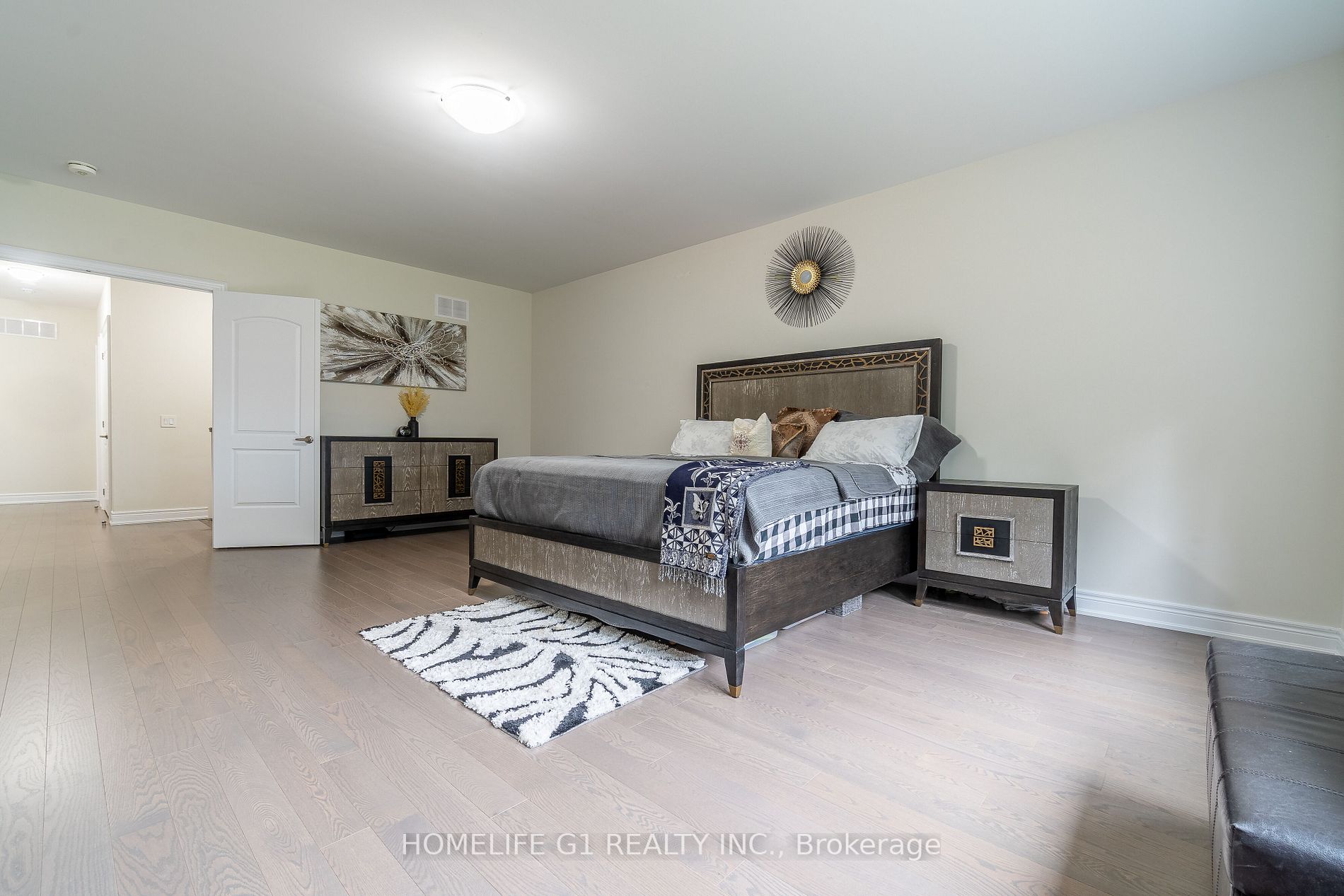 24 Daisy Meadow Cres W
