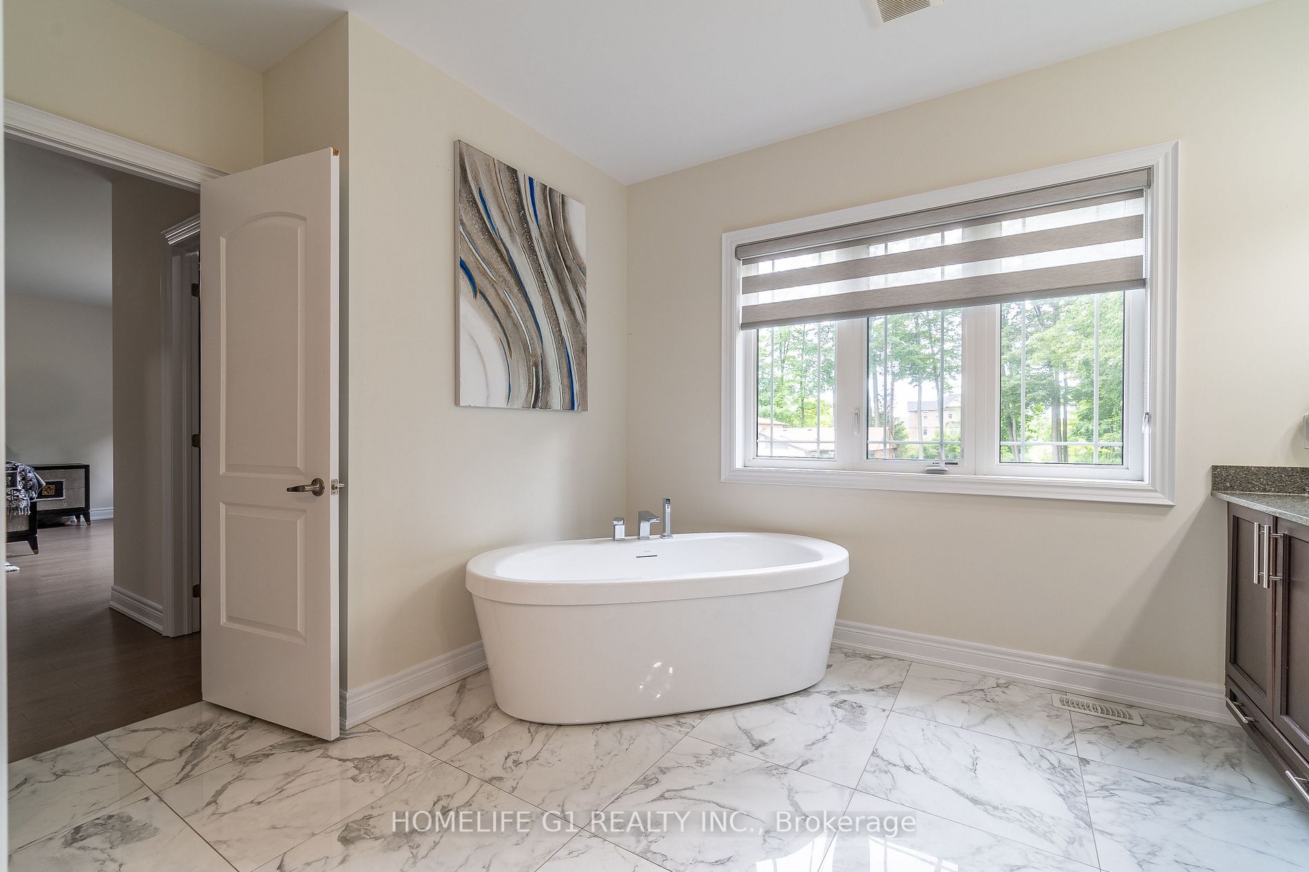 24 Daisy Meadow Cres W