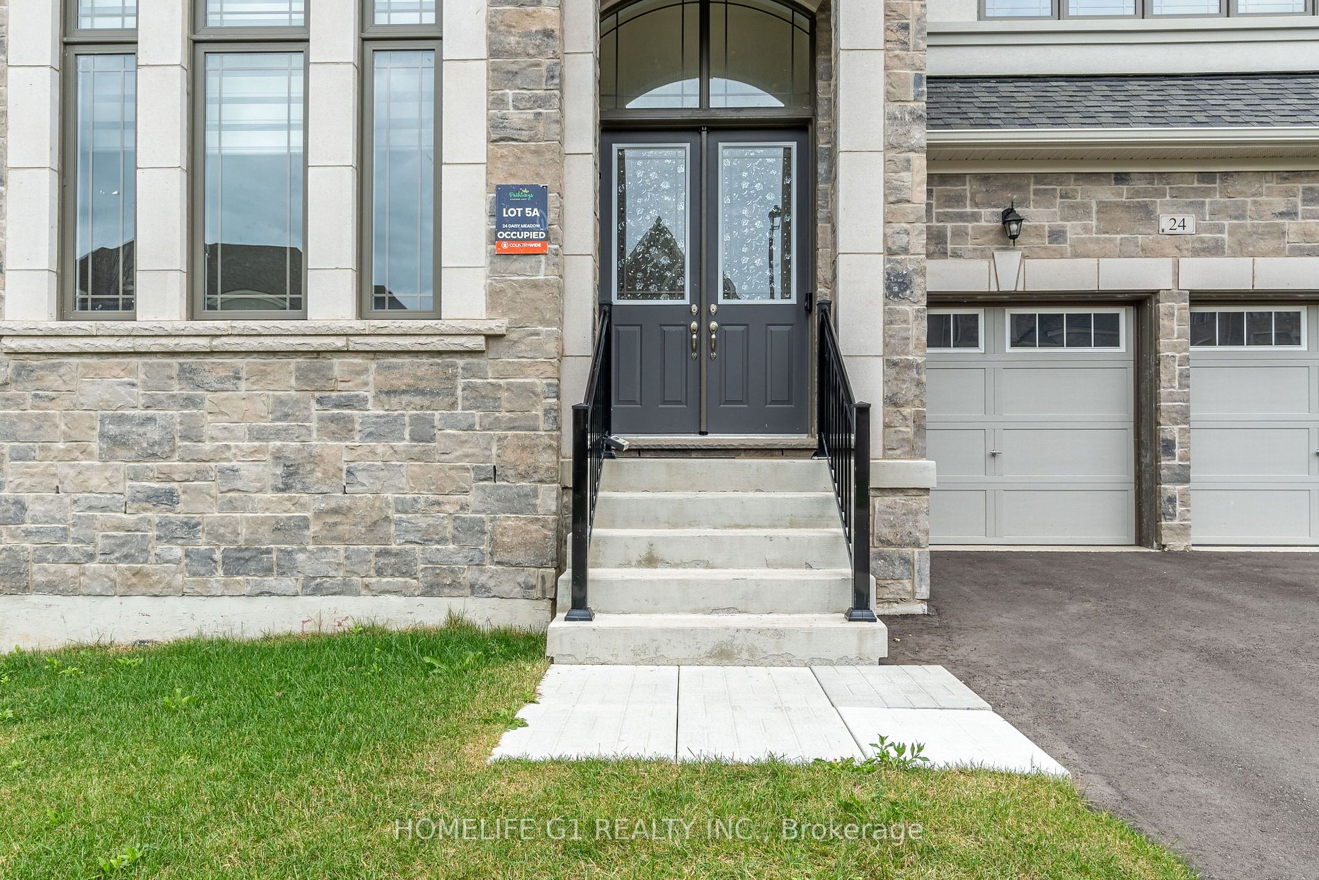 24 Daisy Meadow Cres W