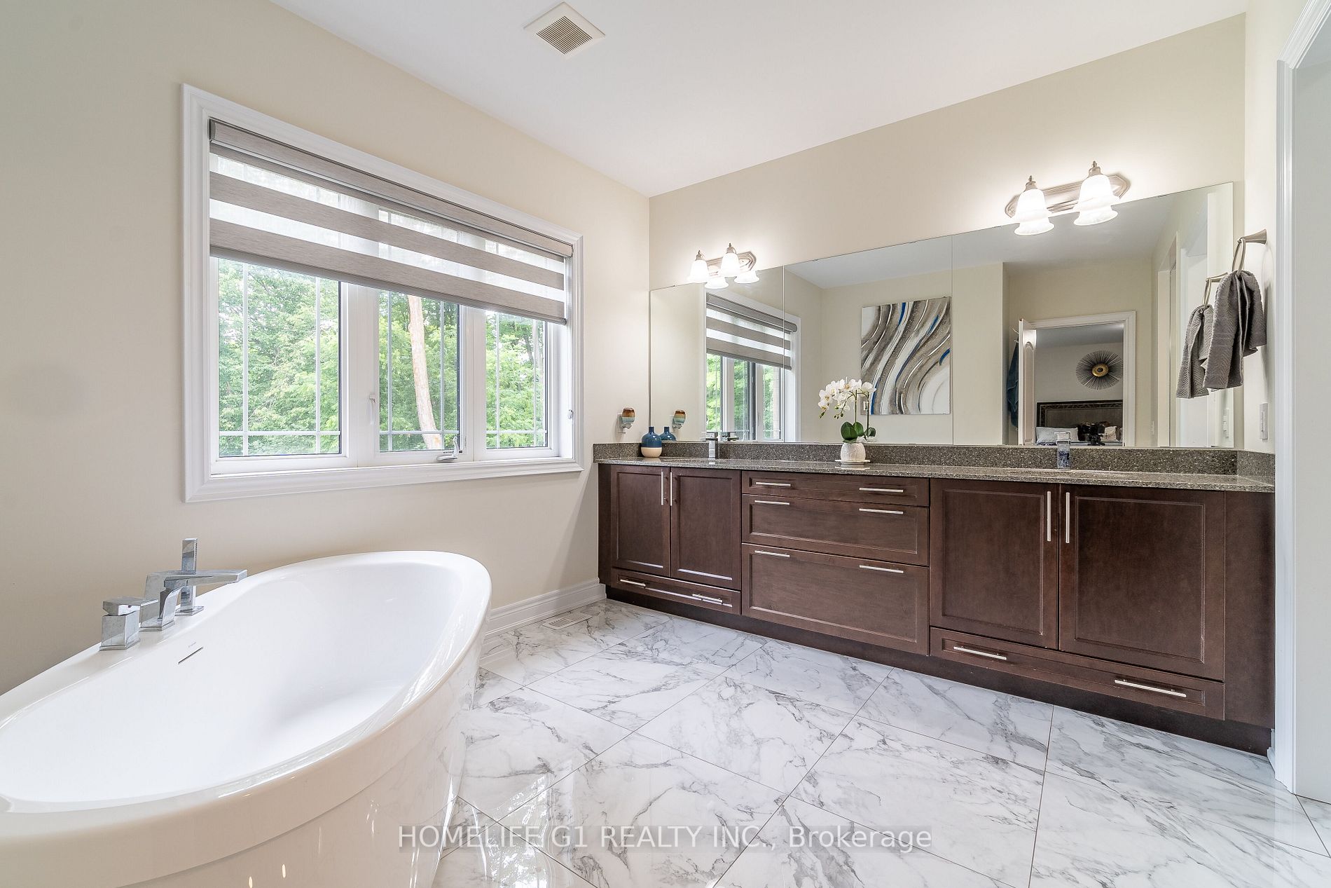 24 Daisy Meadow Cres W