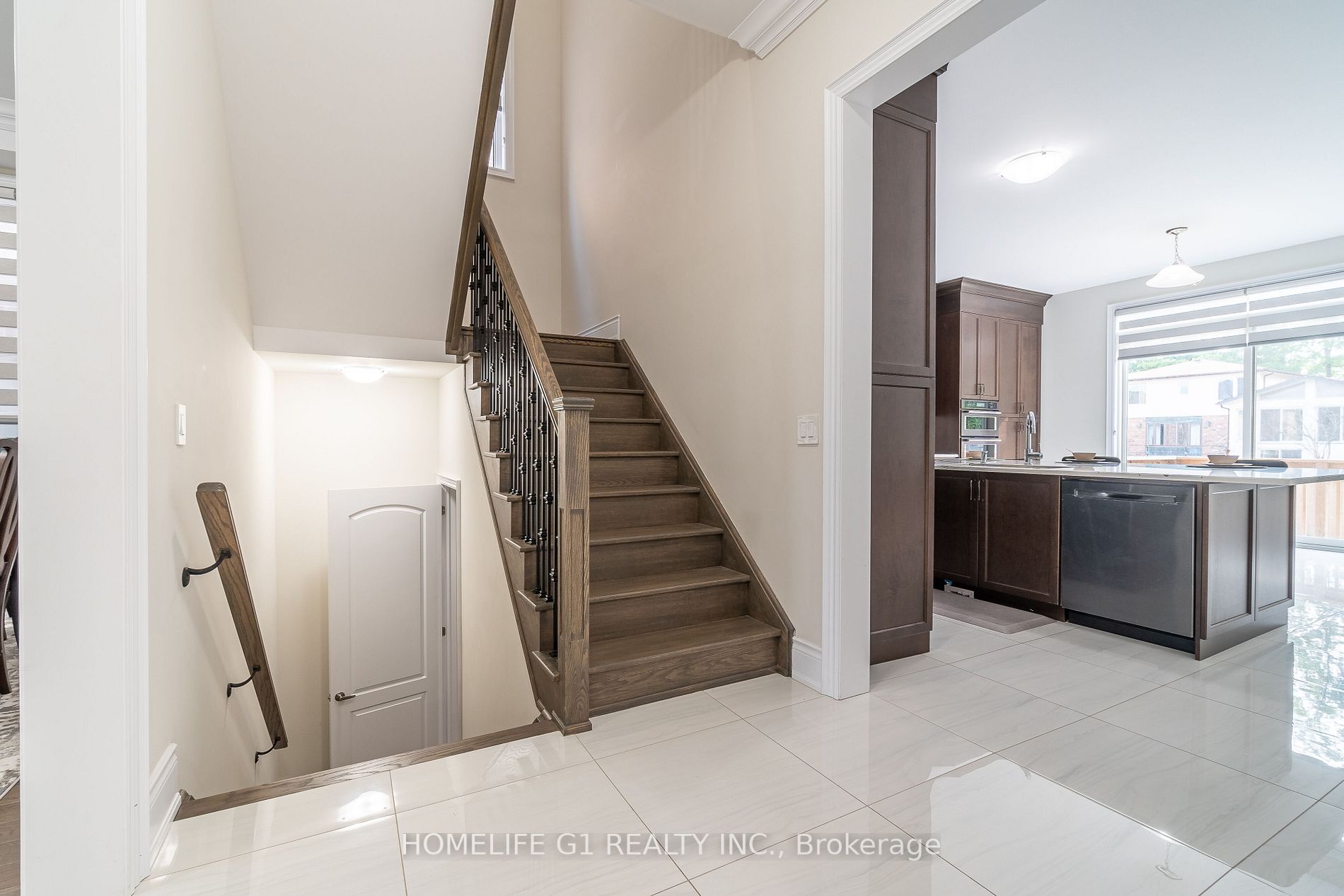 24 Daisy Meadow Cres W