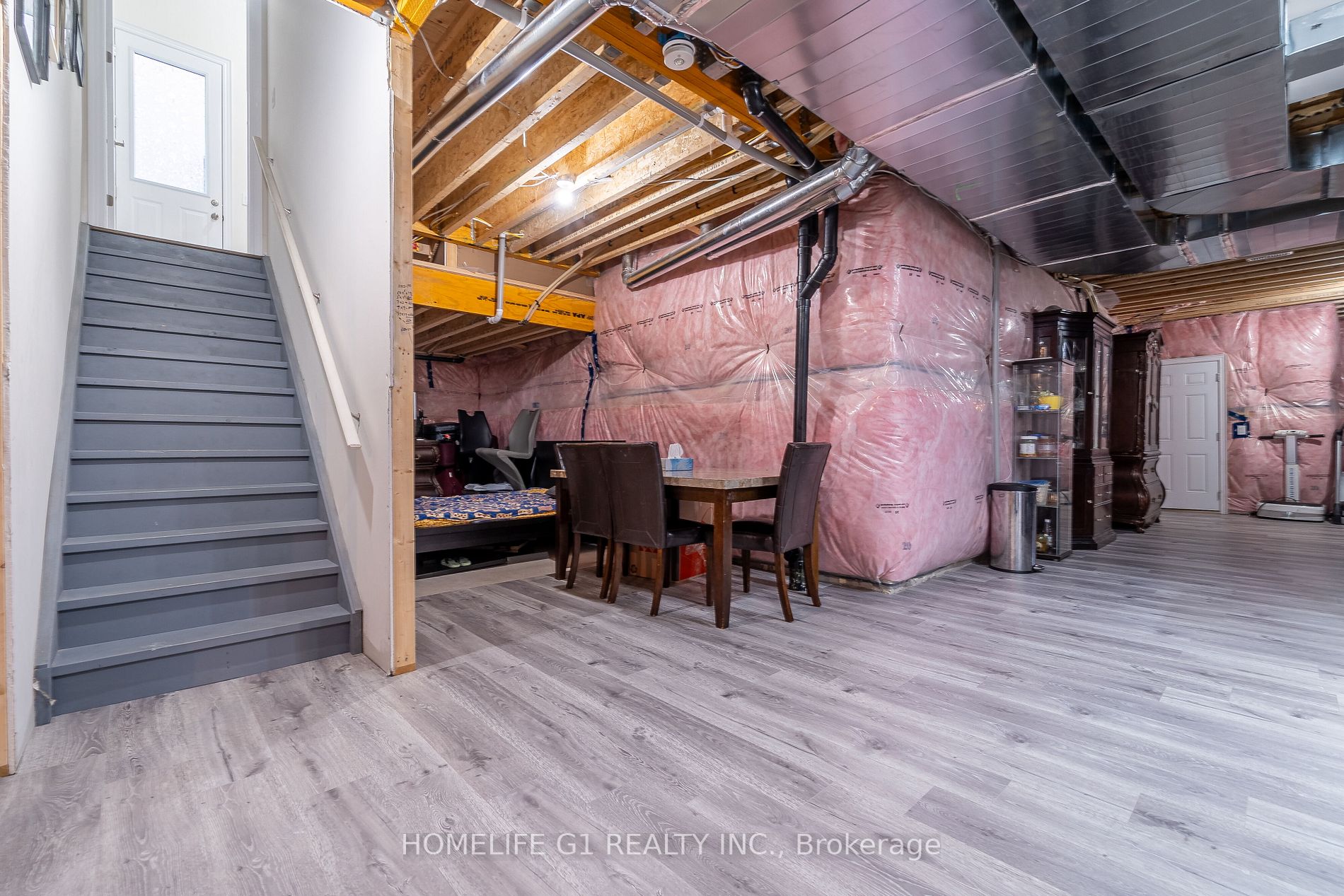 24 Daisy Meadow Cres W