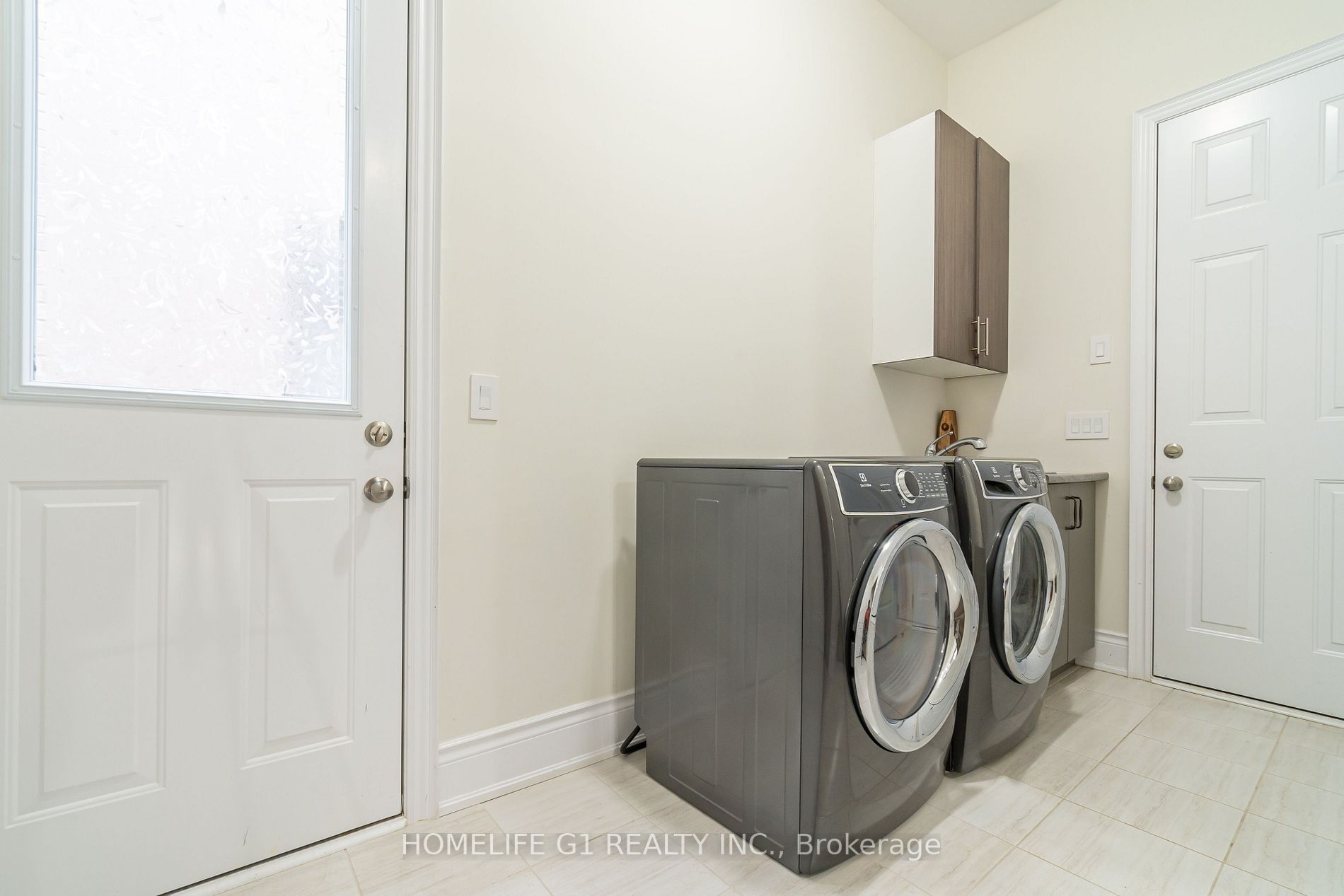 24 Daisy Meadow Cres W