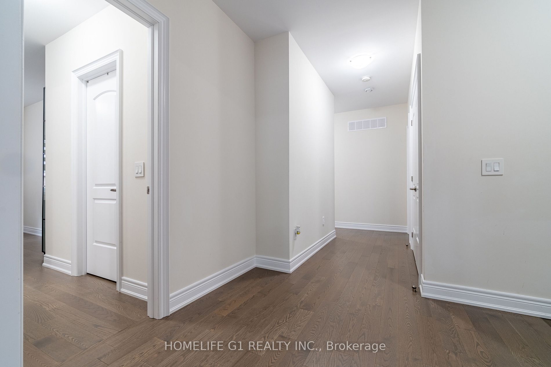 24 Daisy Meadow Cres W