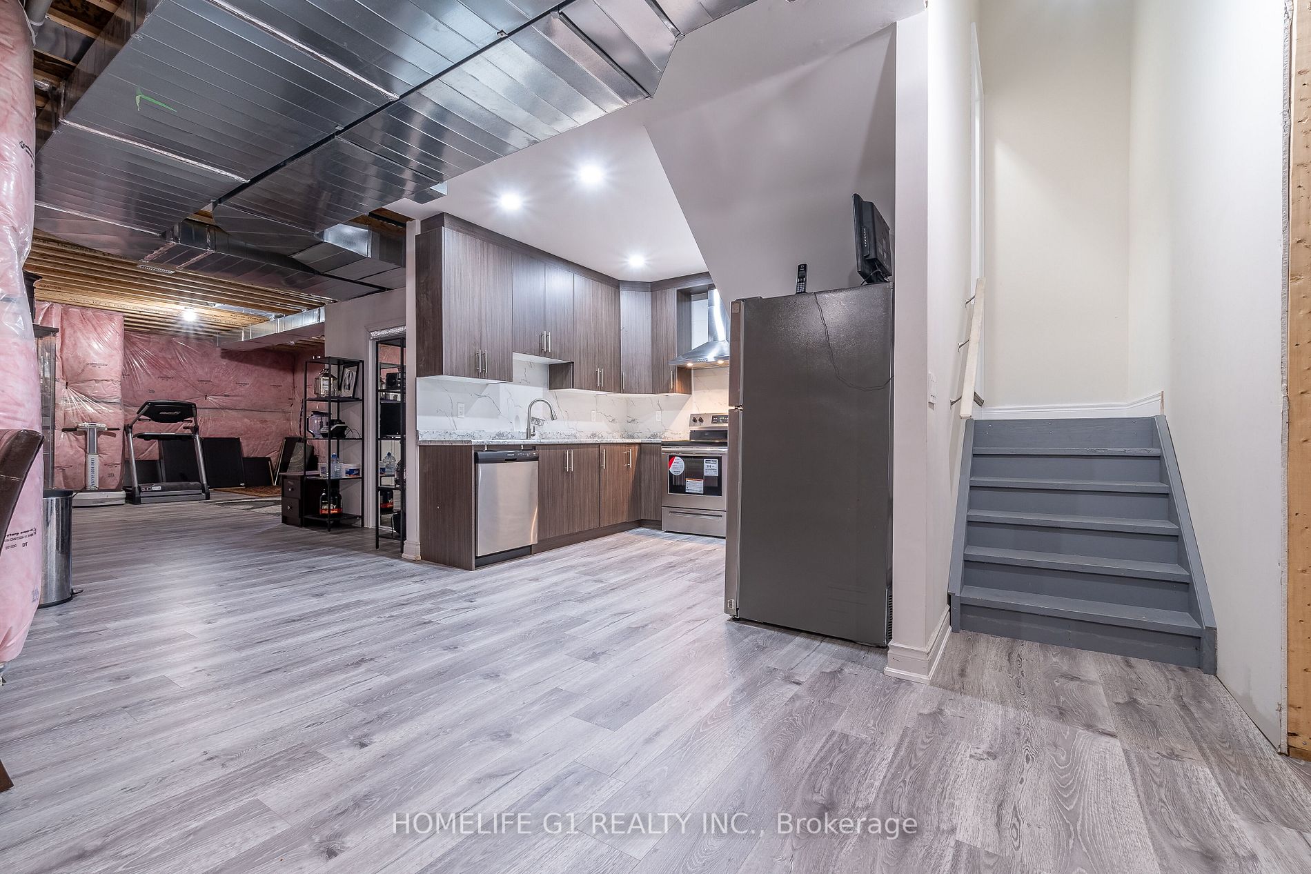24 Daisy Meadow Cres W