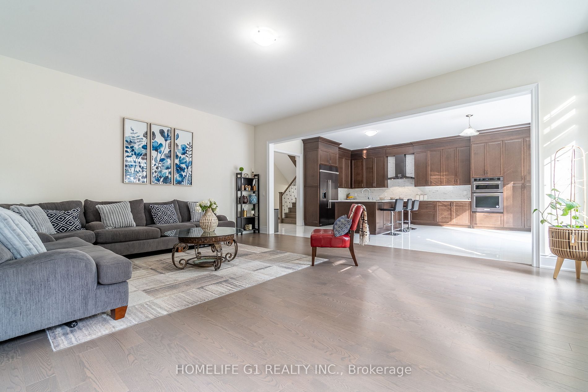 24 Daisy Meadow Cres W