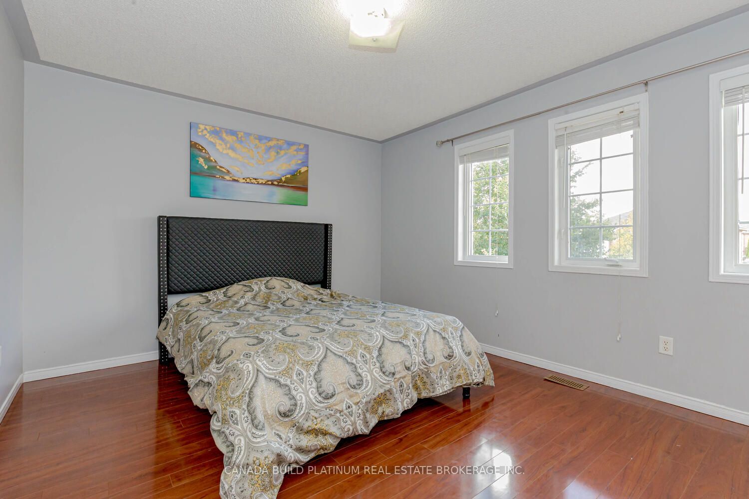 4 Vauxhall Cres