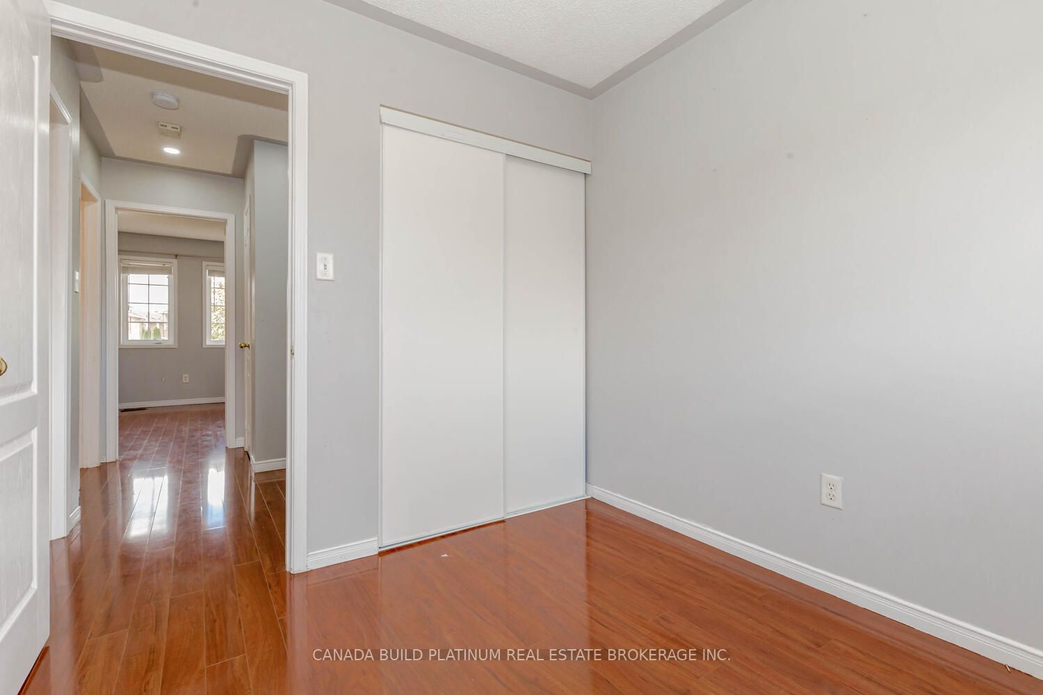 4 Vauxhall Cres