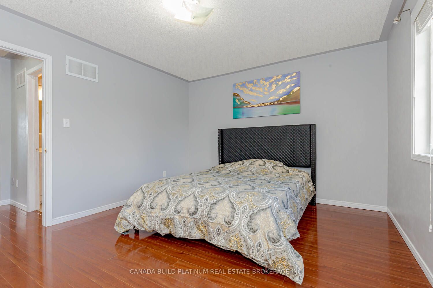 4 Vauxhall Cres