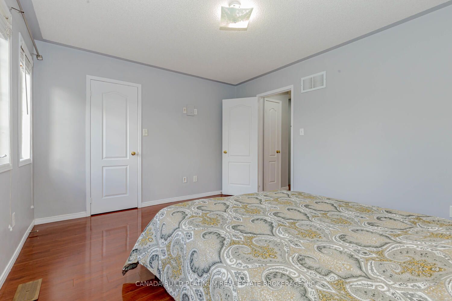 4 Vauxhall Cres
