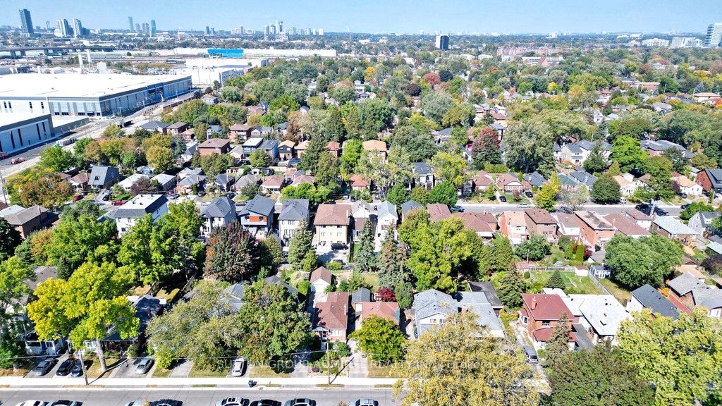 68 Heman St