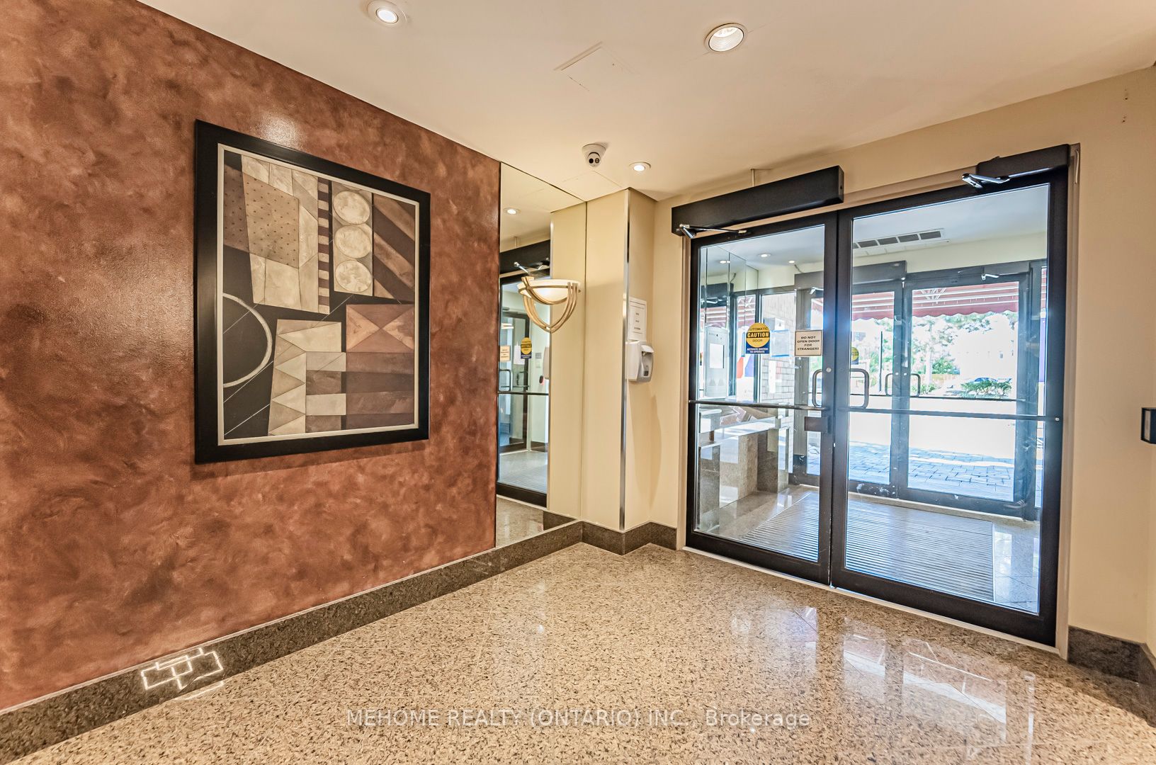2091 Hurontario Street, #810