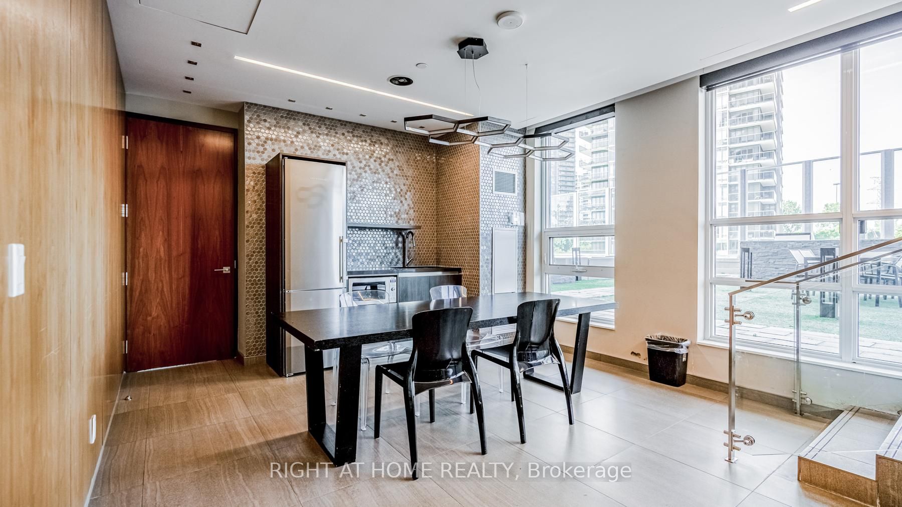 36 Park Lawn Rd, #1308