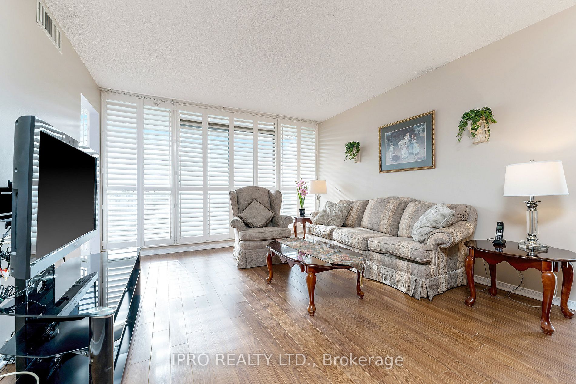 20 Mcfarlane Dr, #910