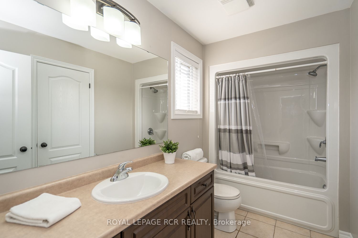 20 Dinnick Cres