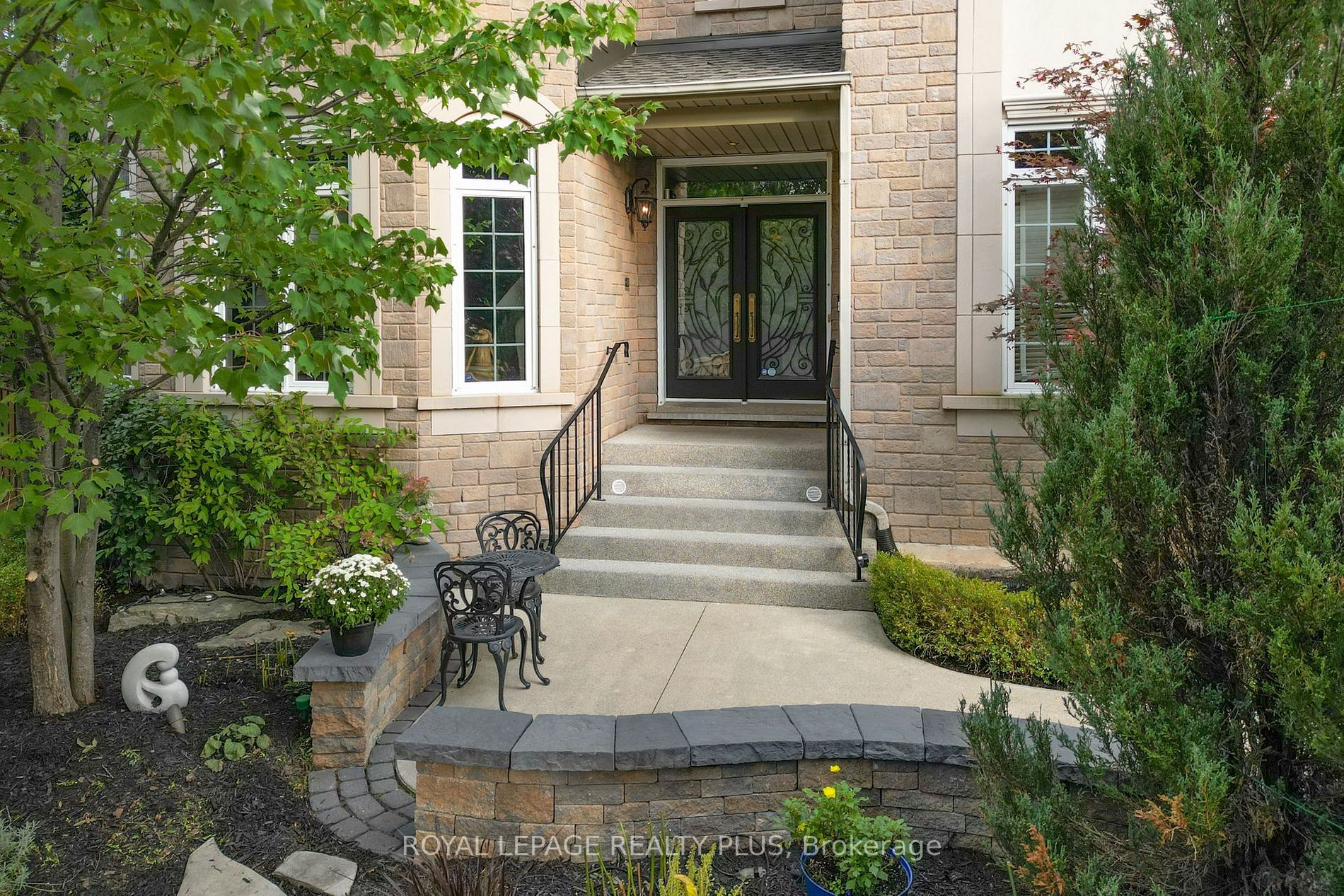 1076 Skyvalley Crescent