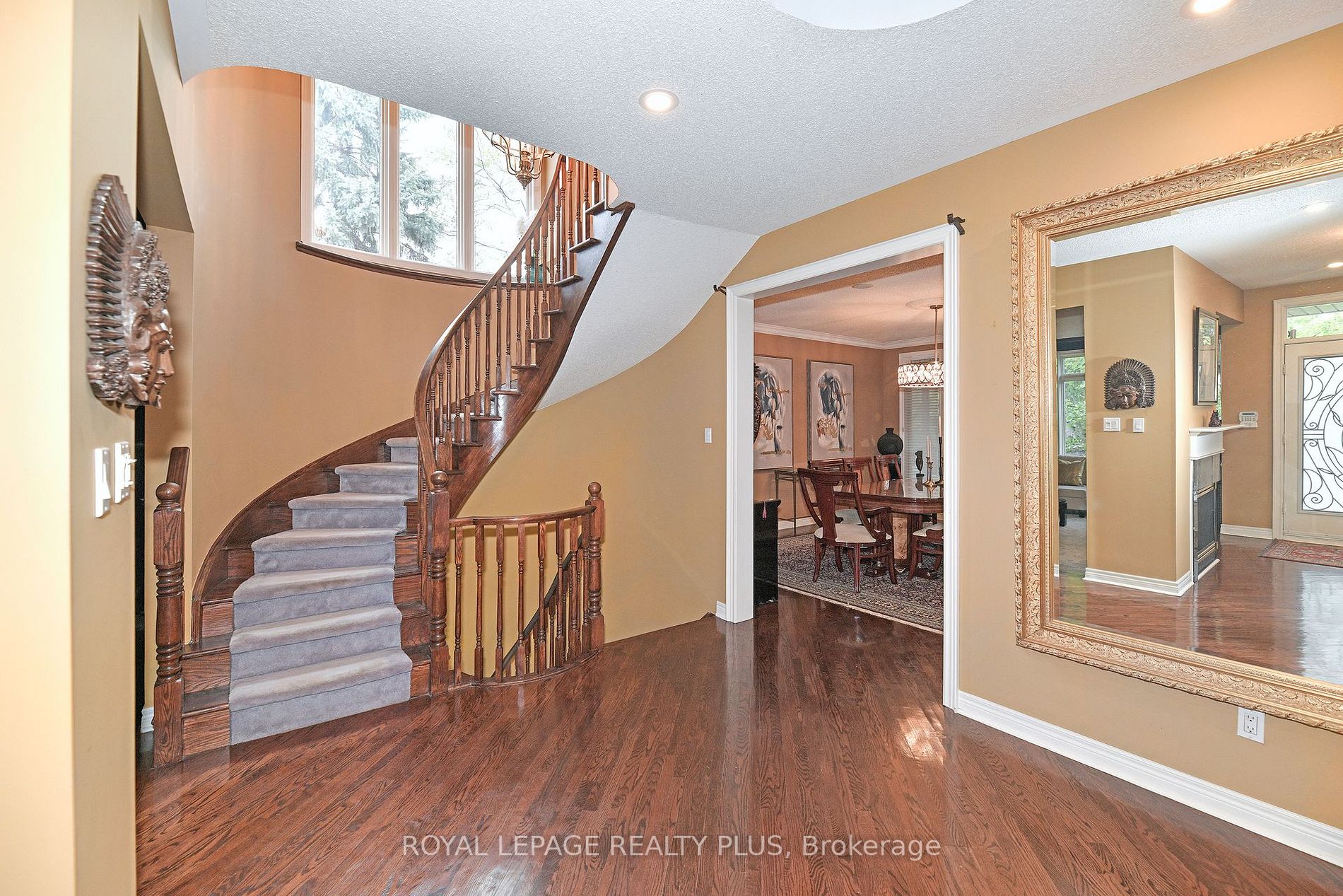 1076 Skyvalley Crescent