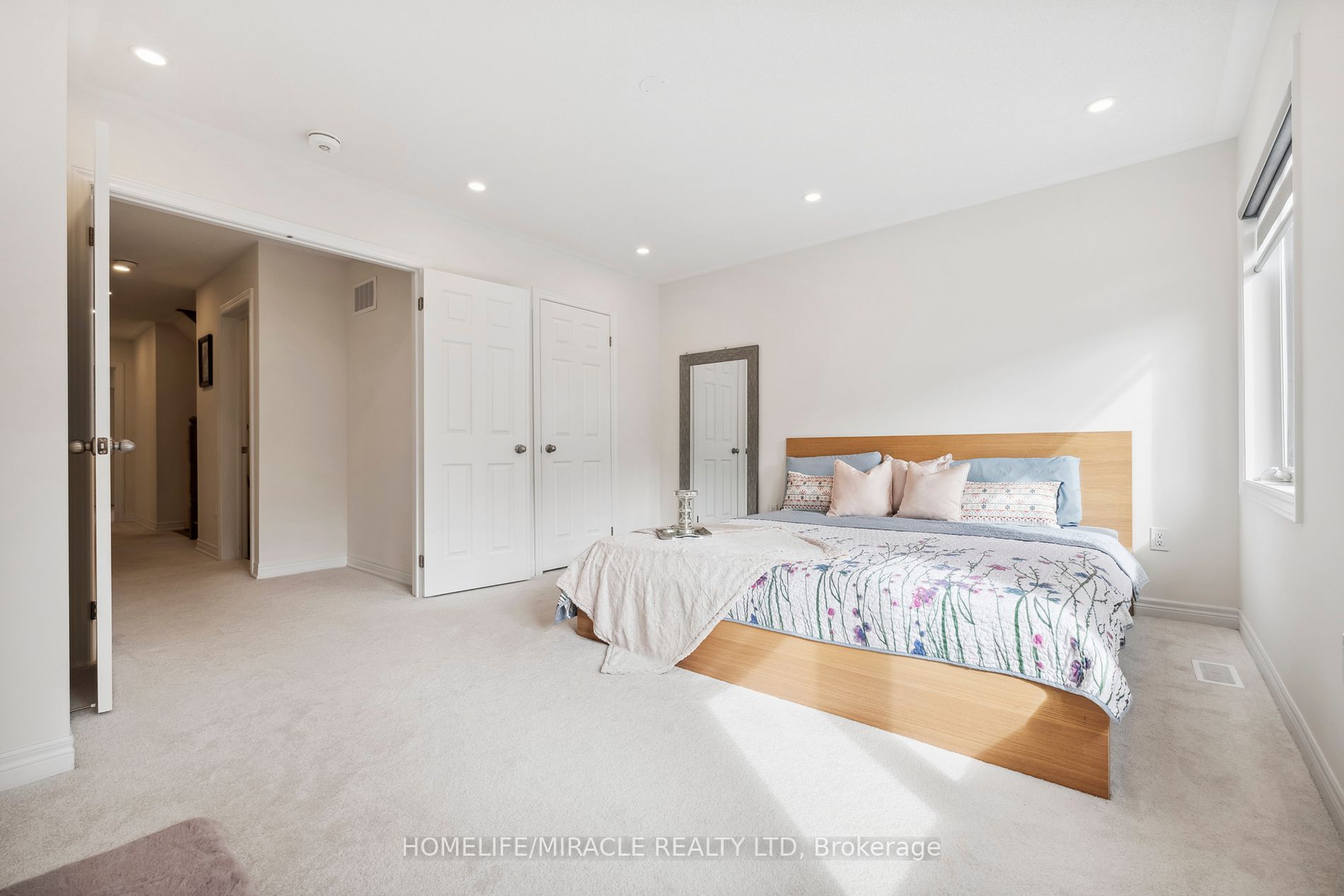 3944 Koenig Rd