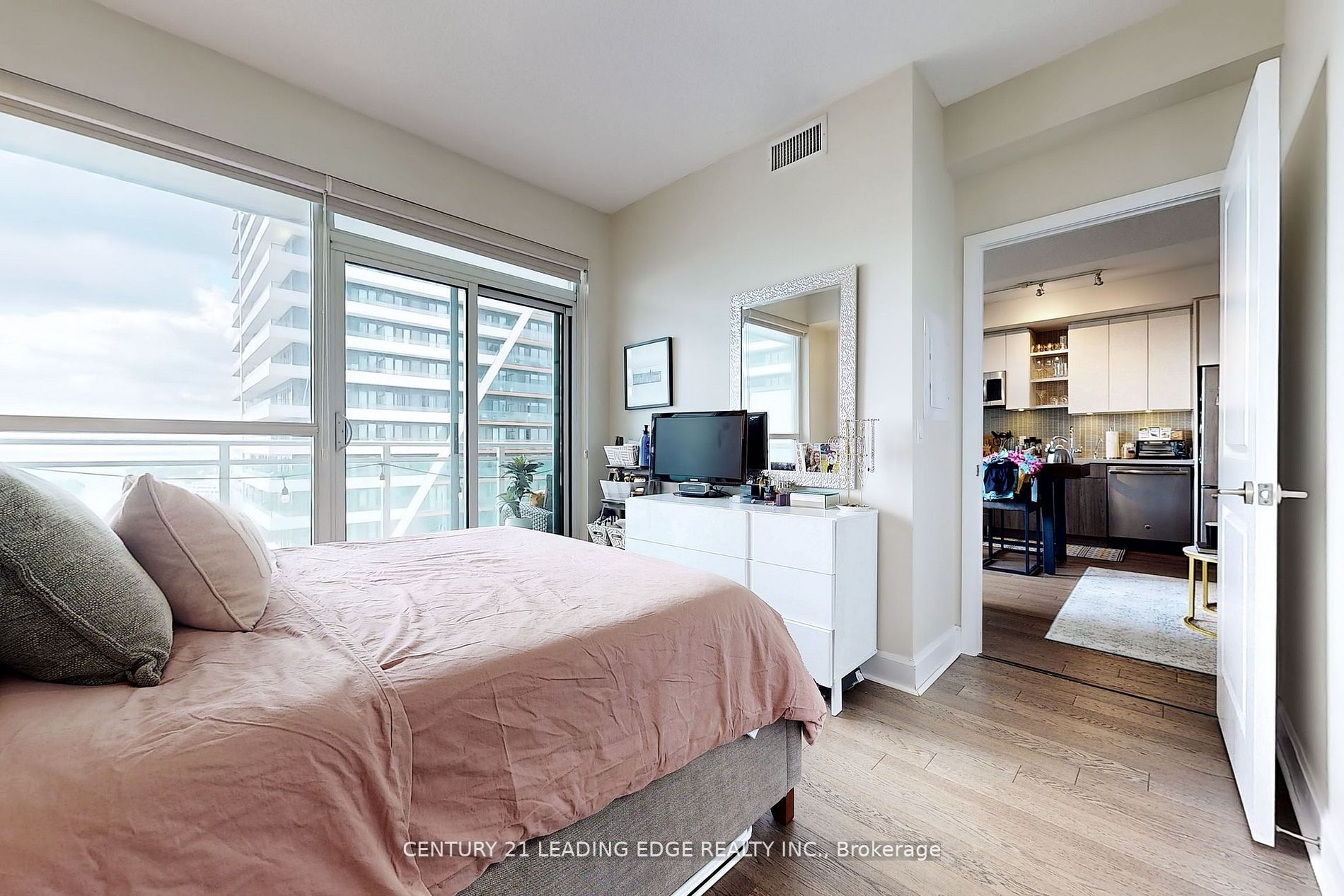 33 Shore Breeze Dr, #1901