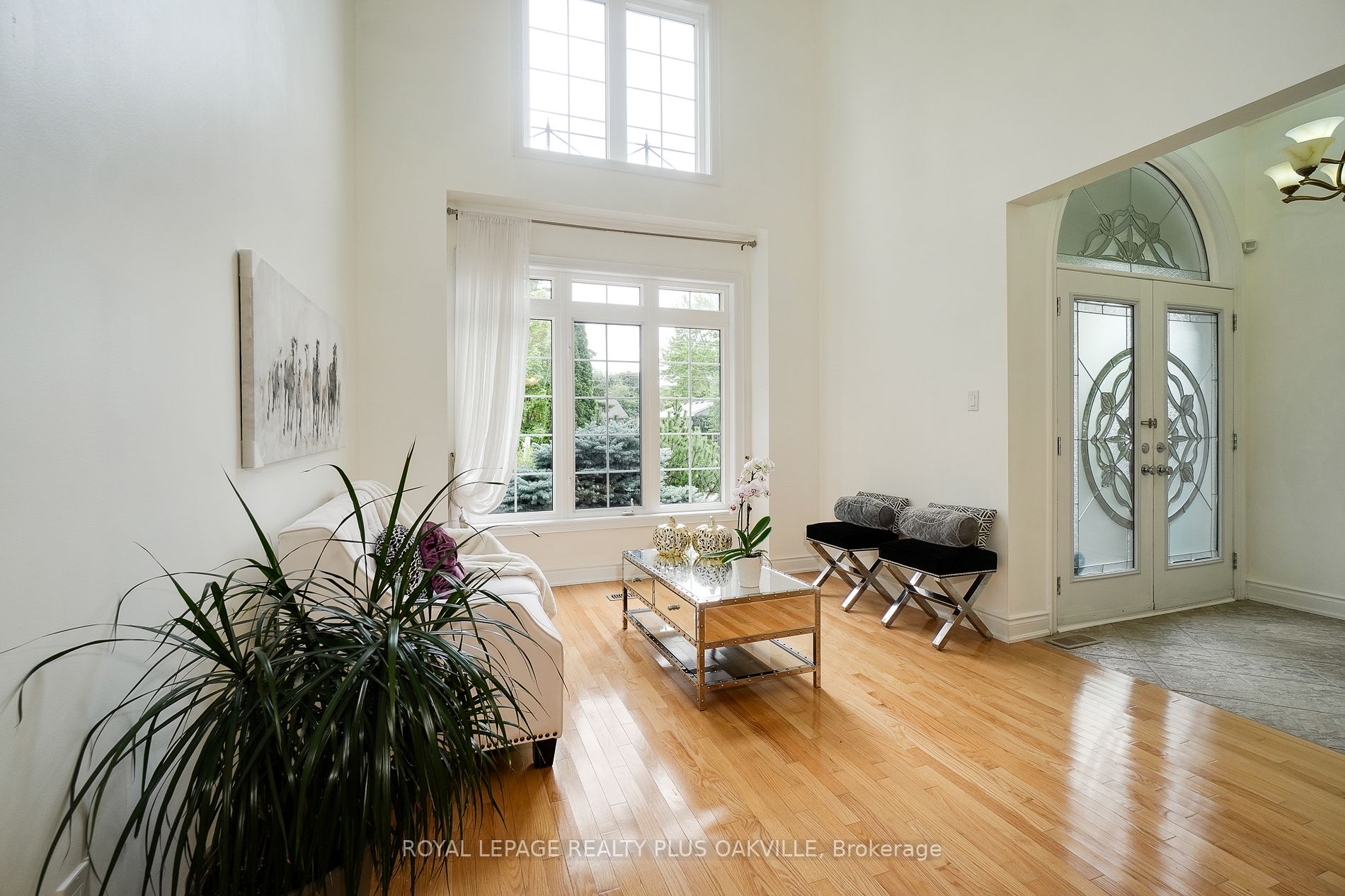 215 Burloak Dr