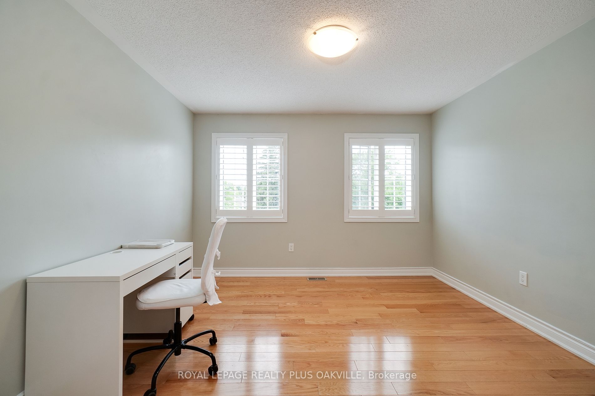215 Burloak Dr