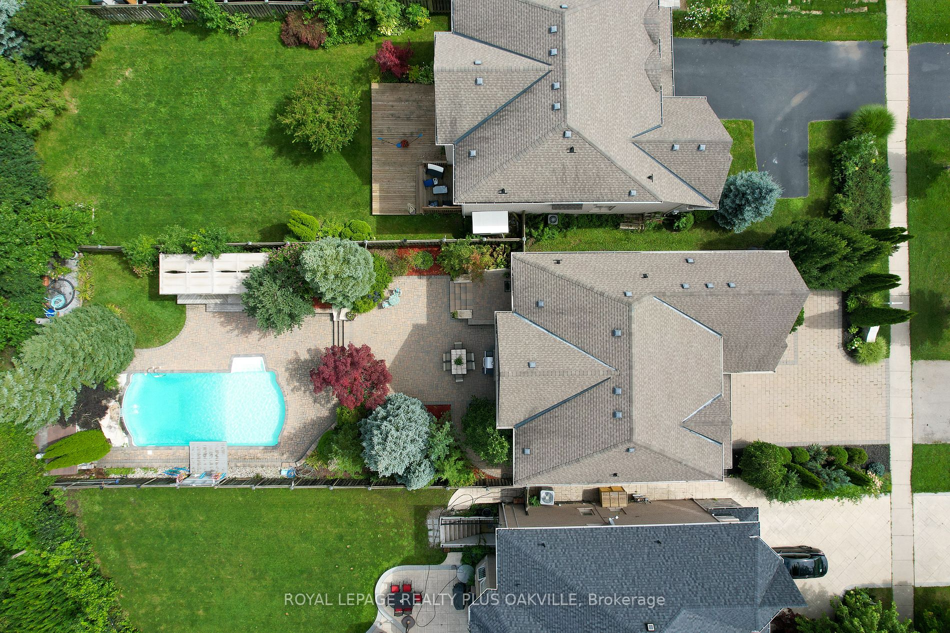 215 Burloak Dr