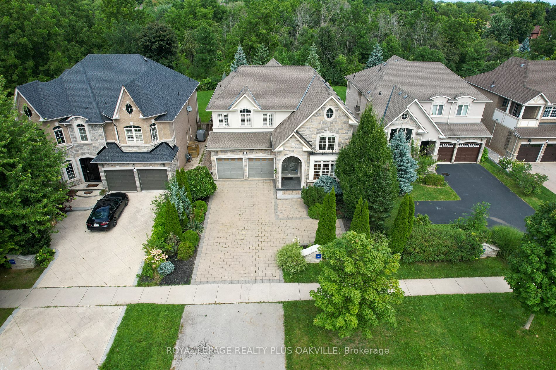 215 Burloak Dr