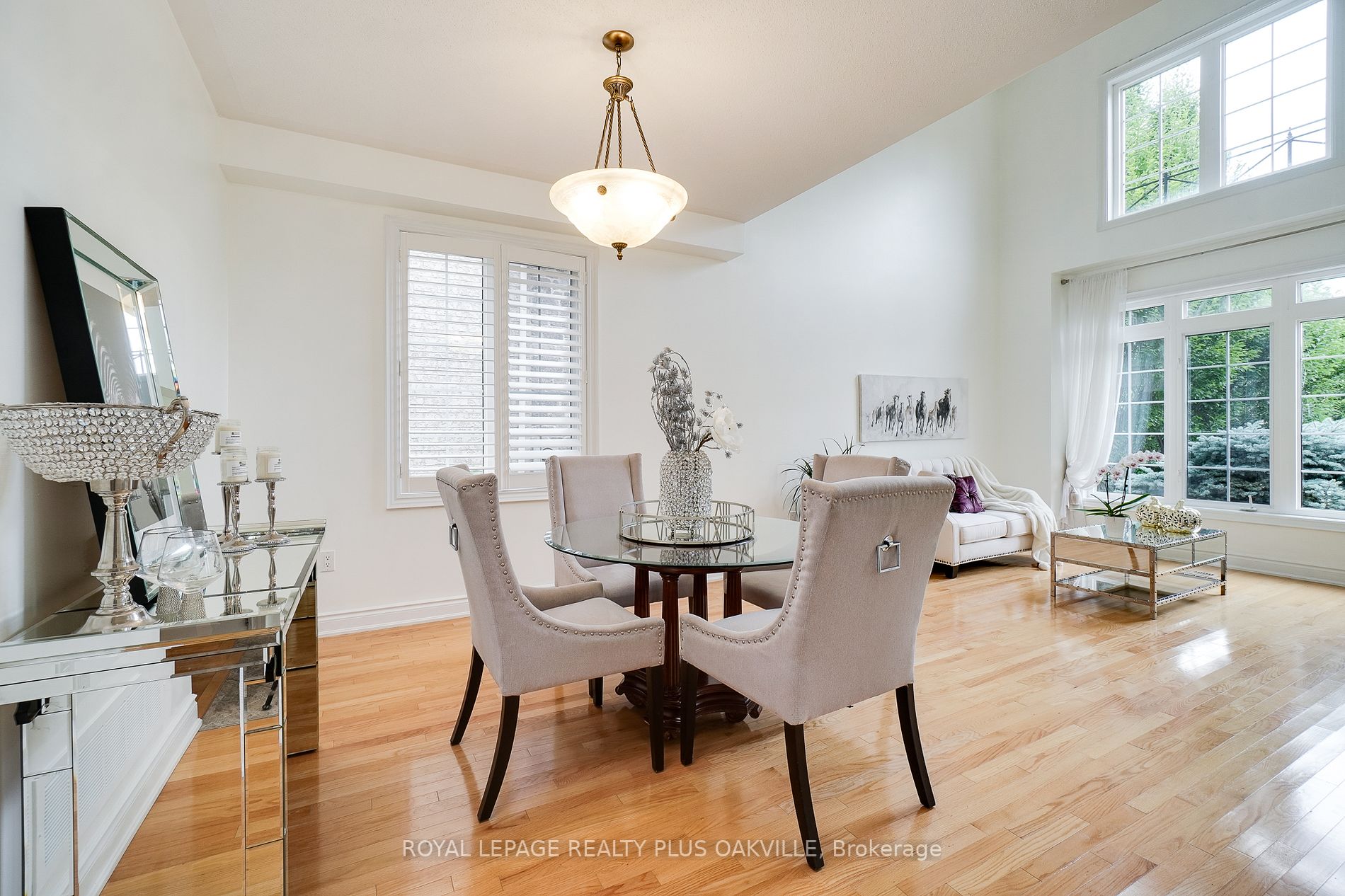 215 Burloak Dr