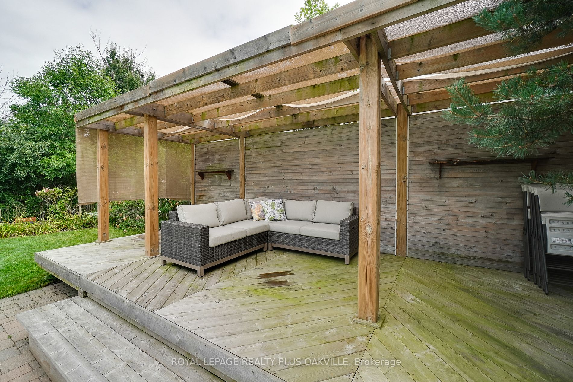 215 Burloak Dr