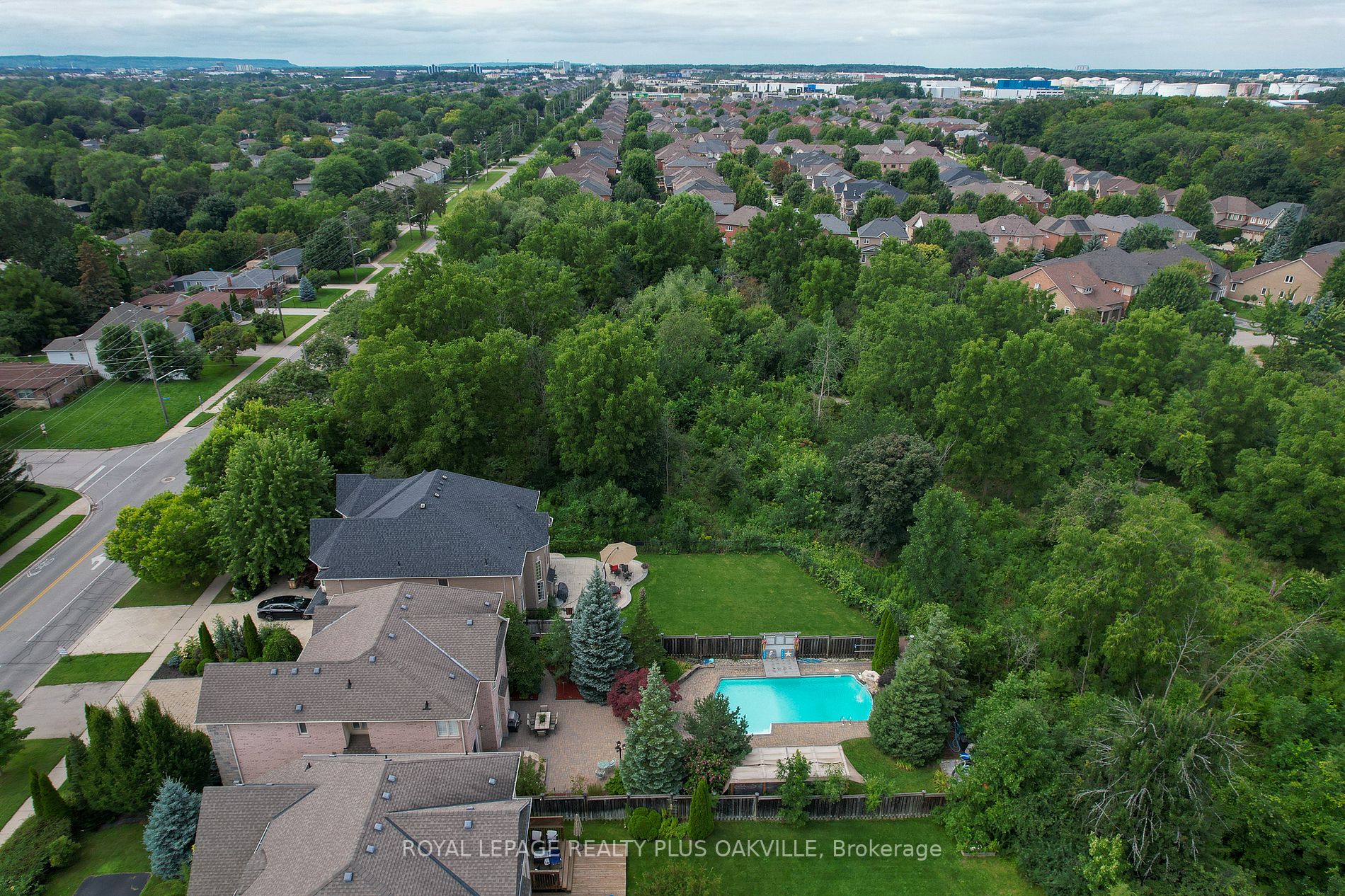 215 Burloak Dr