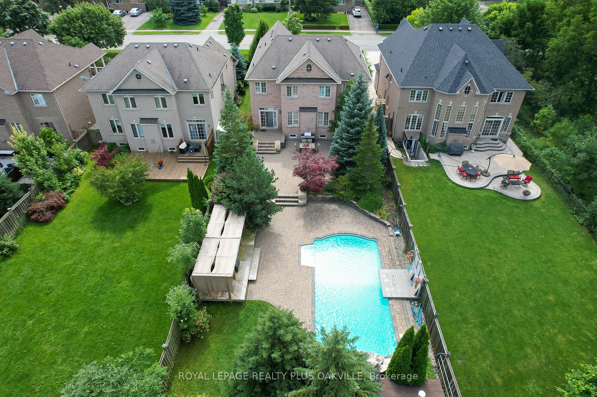215 Burloak Dr