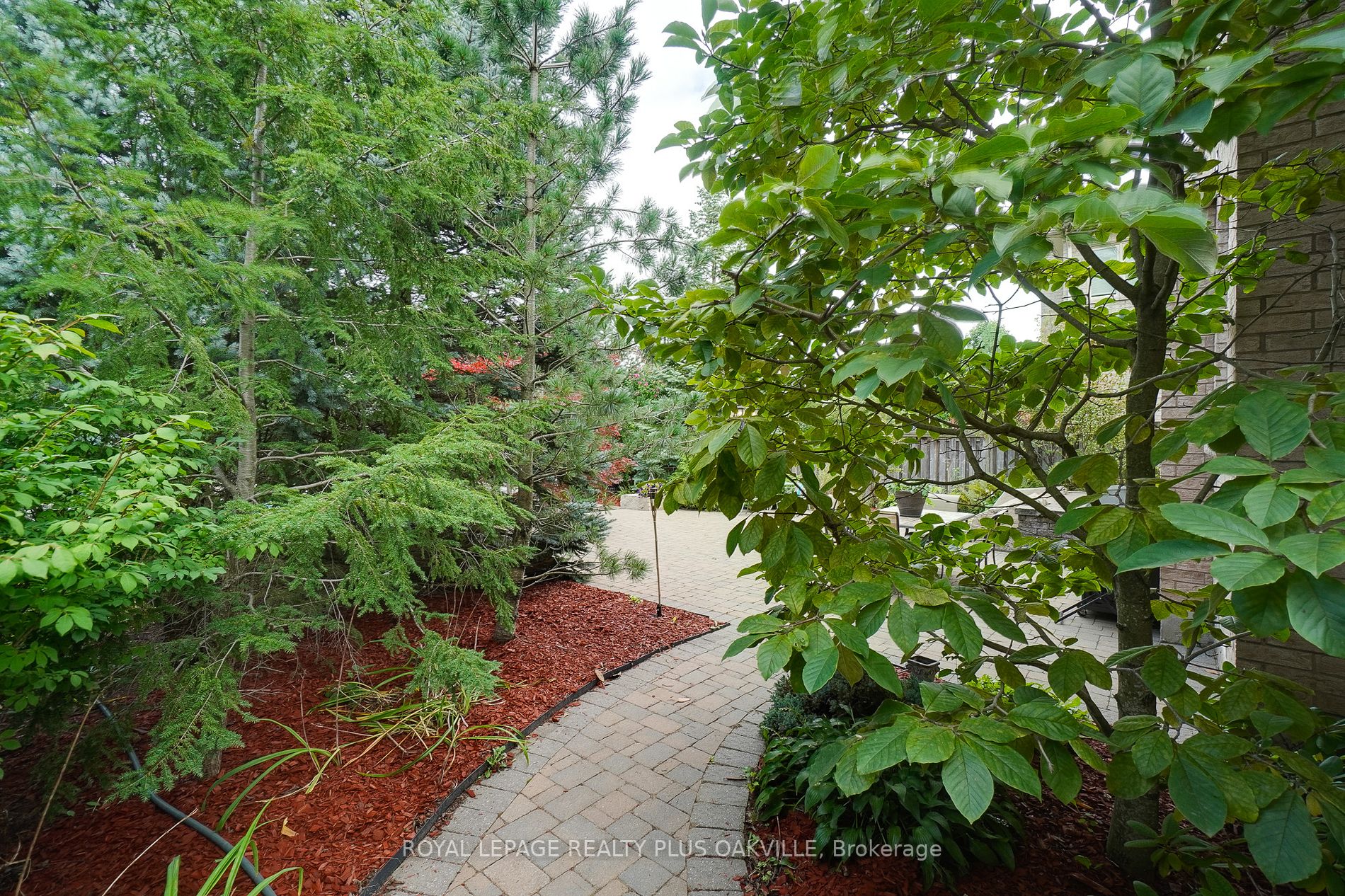 215 Burloak Dr