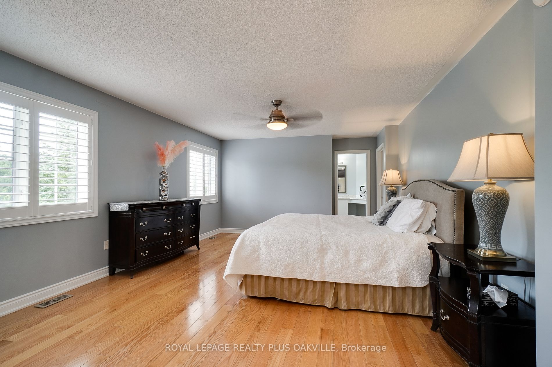 215 Burloak Dr