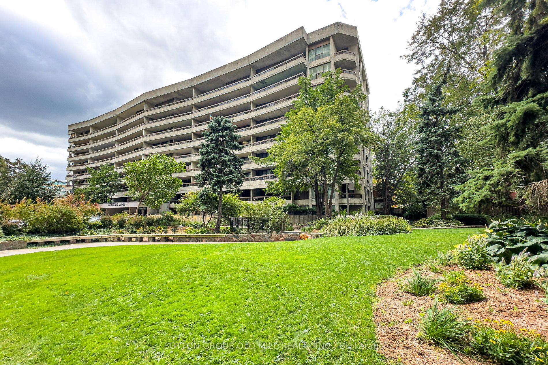 80 Quebec Ave, #111