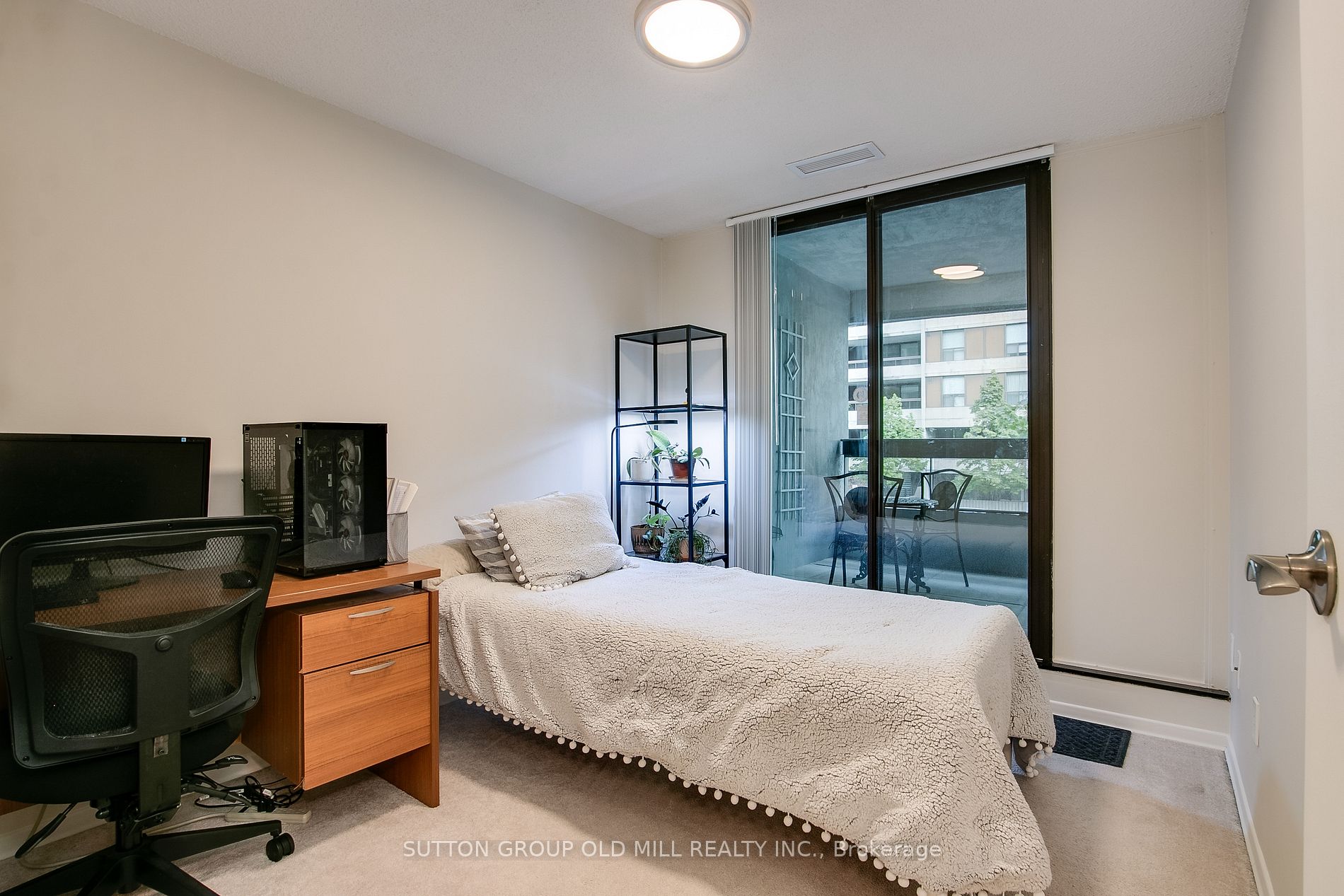 80 Quebec Ave, #111