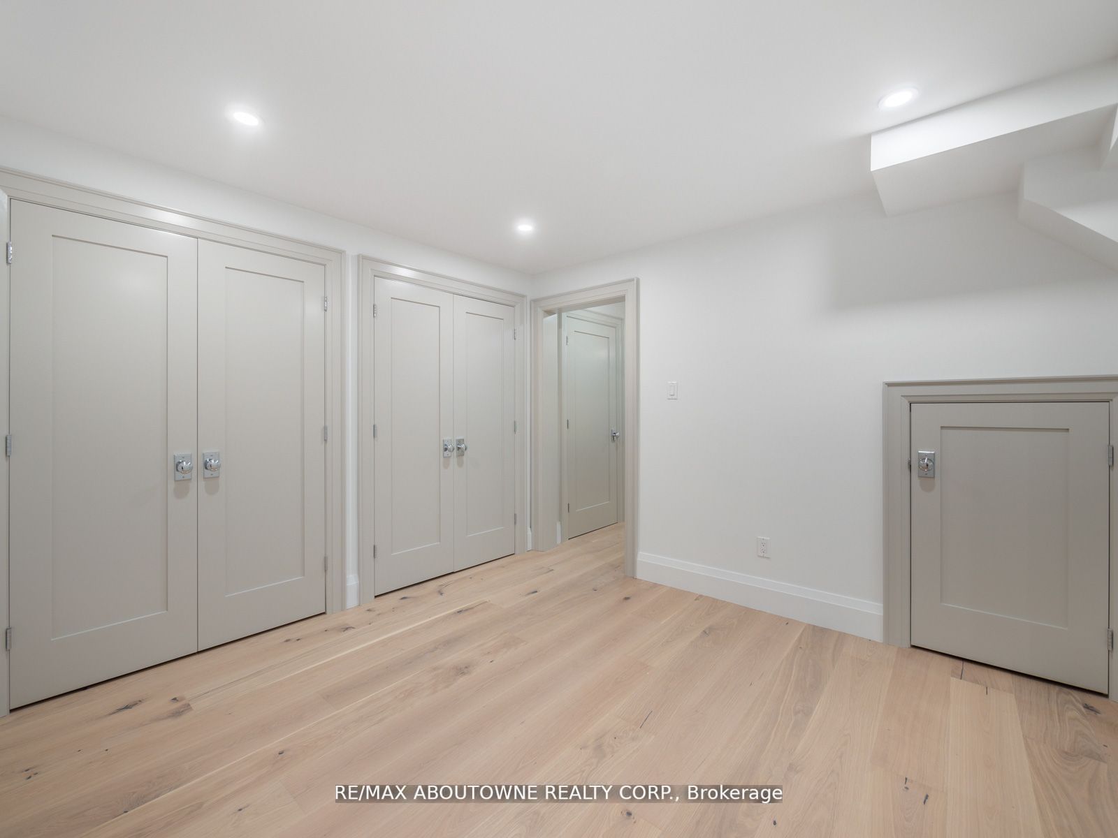 33 Harbourside Court