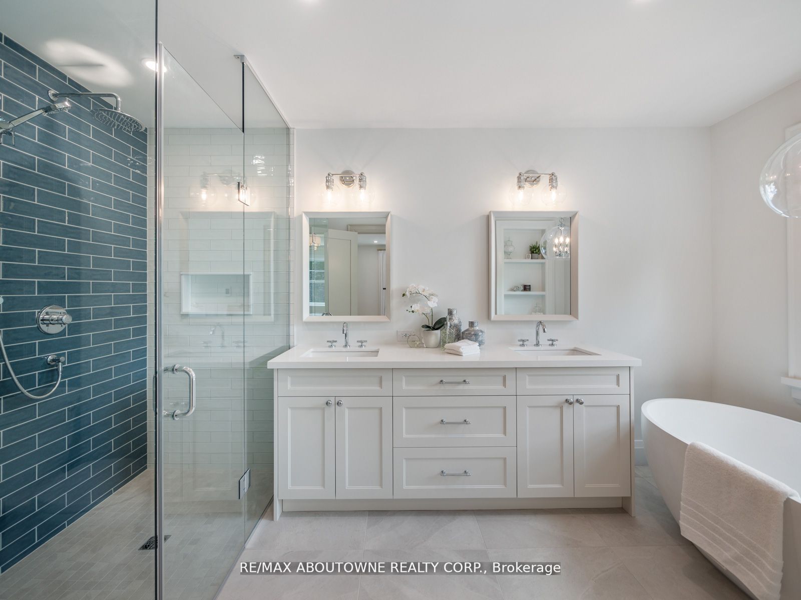 33 Harbourside Crt