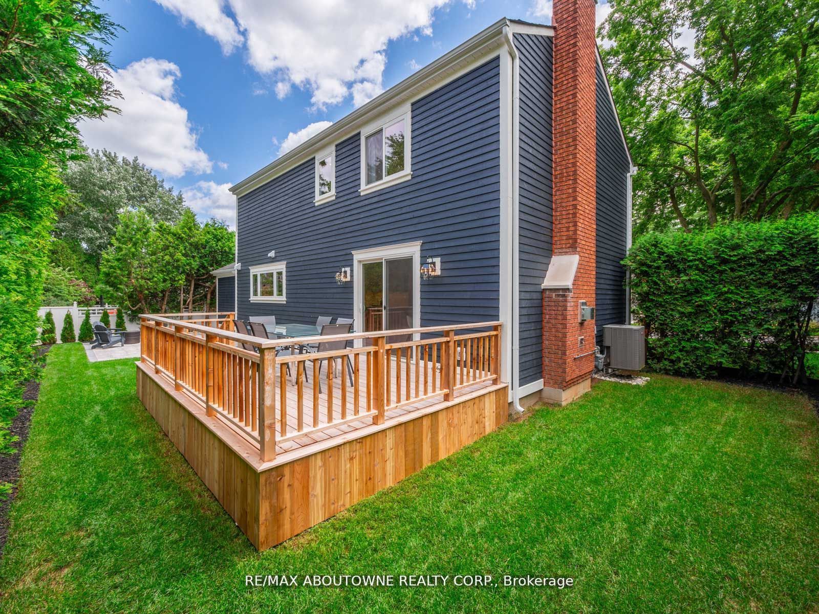 33 Harbourside Crt