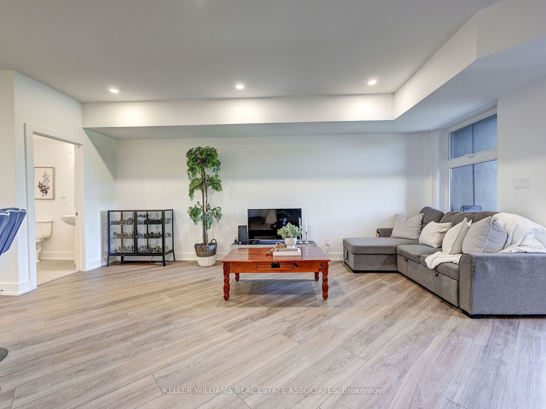 17 Centre St, #307