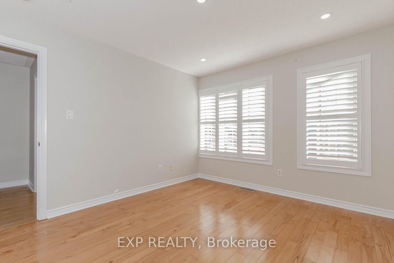 227 Queen Mary Drive W