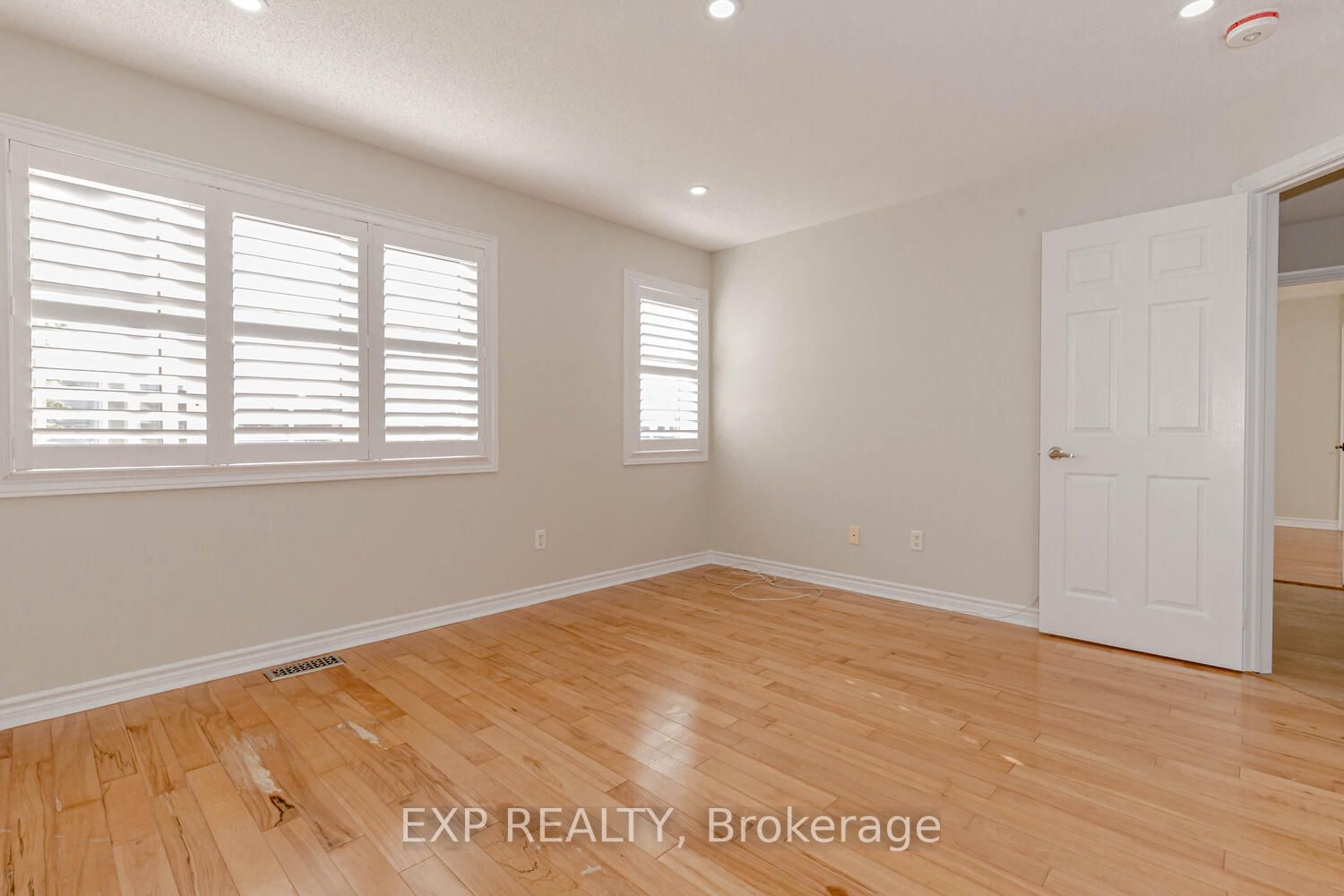 227 Queen Mary Drive W