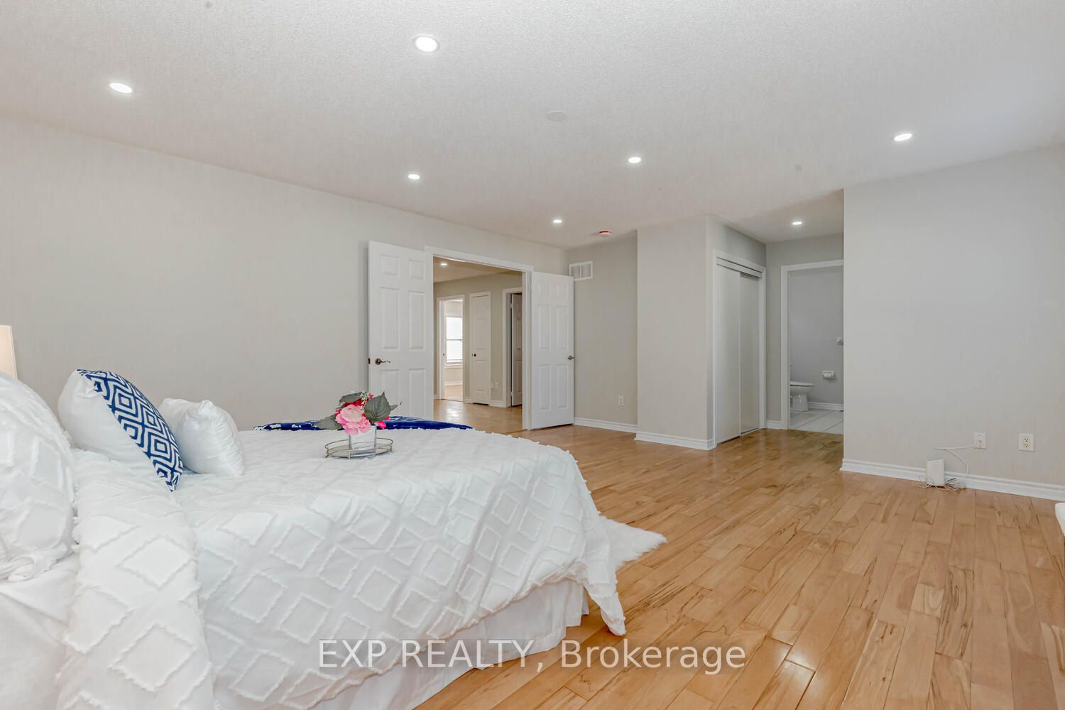 227 Queen Mary Drive W
