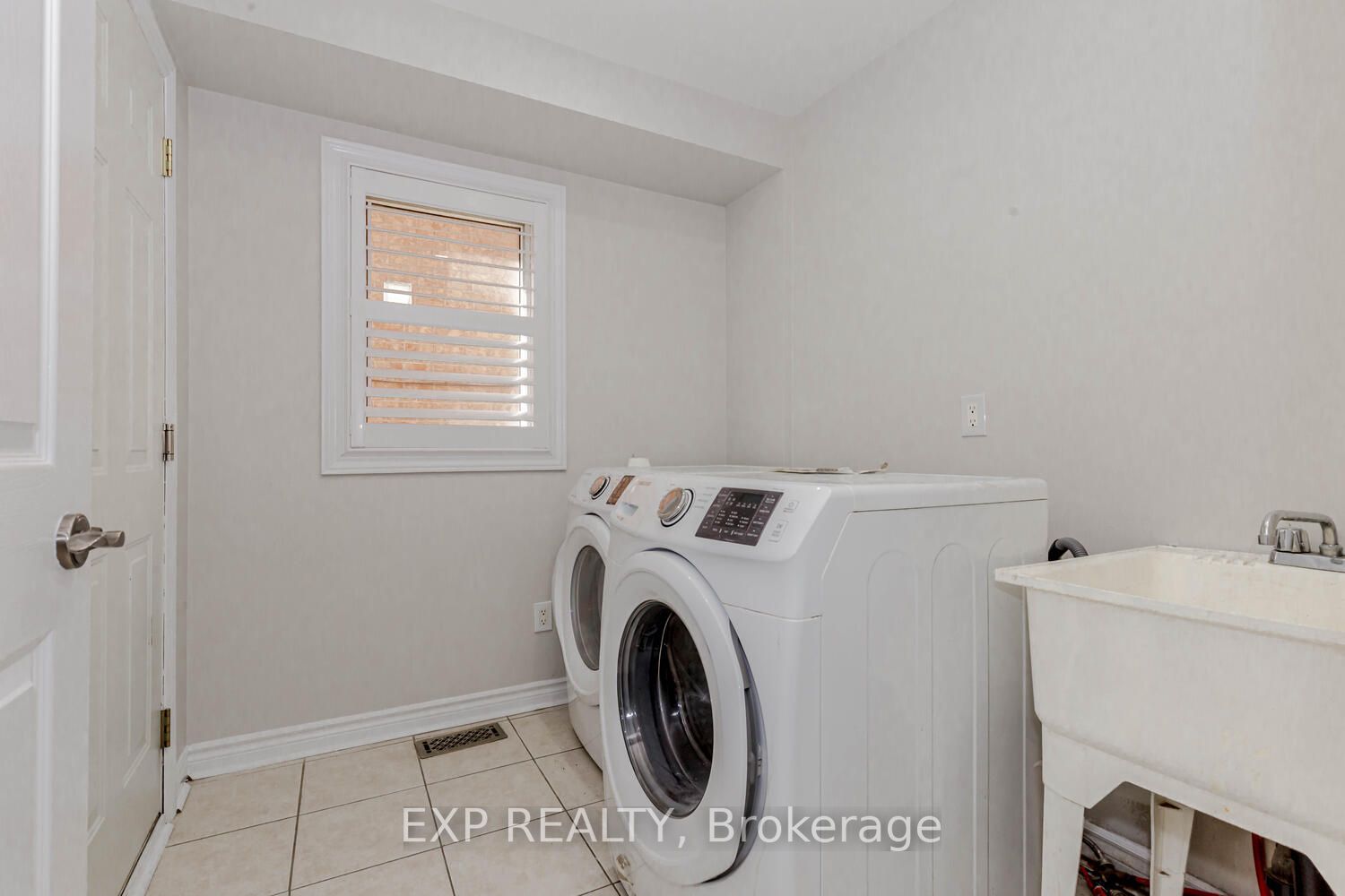 227 Queen Mary Drive W