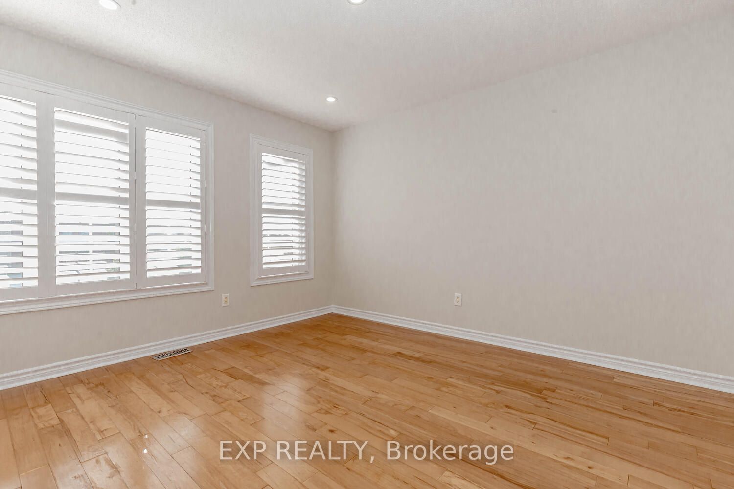 227 Queen Mary Drive W