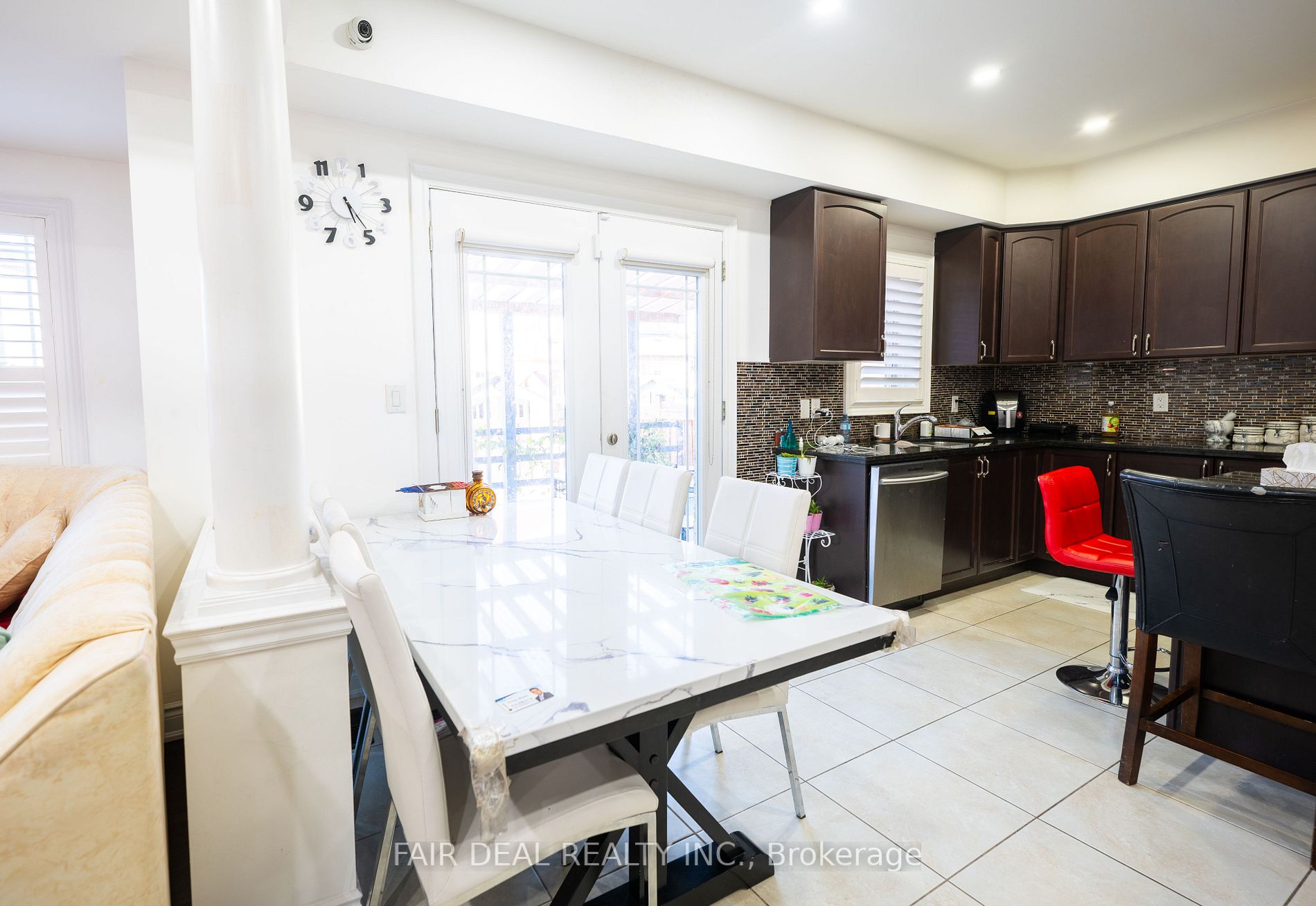 8 Arda Cres