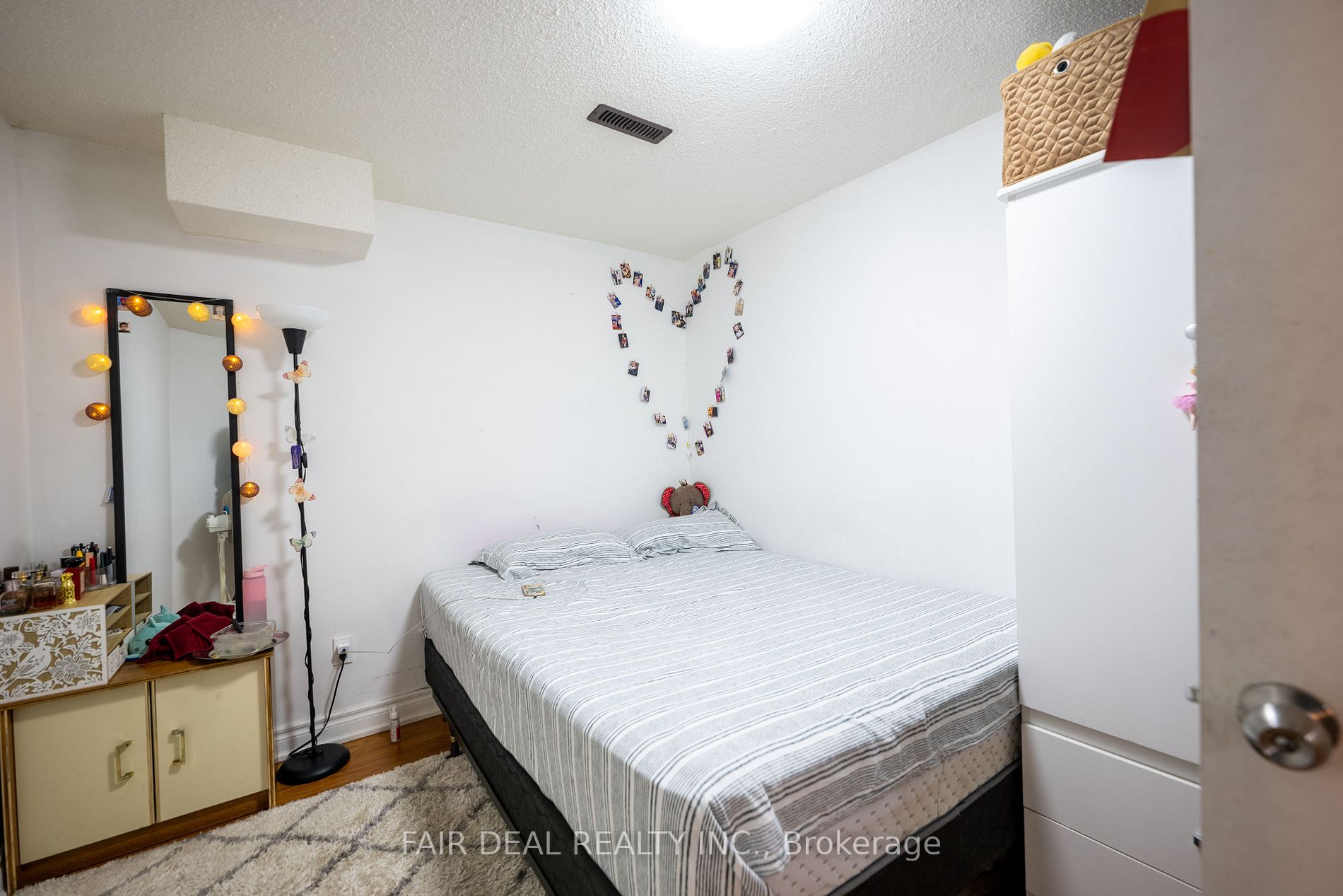 8 Arda Cres