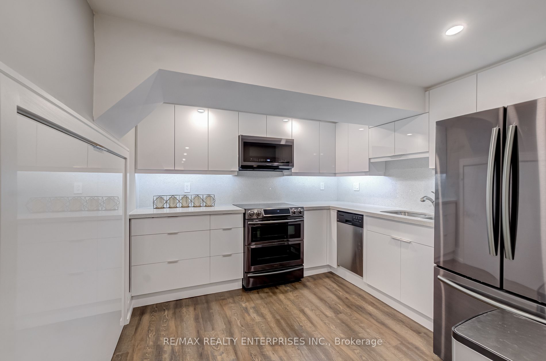1144 Streambank Dr