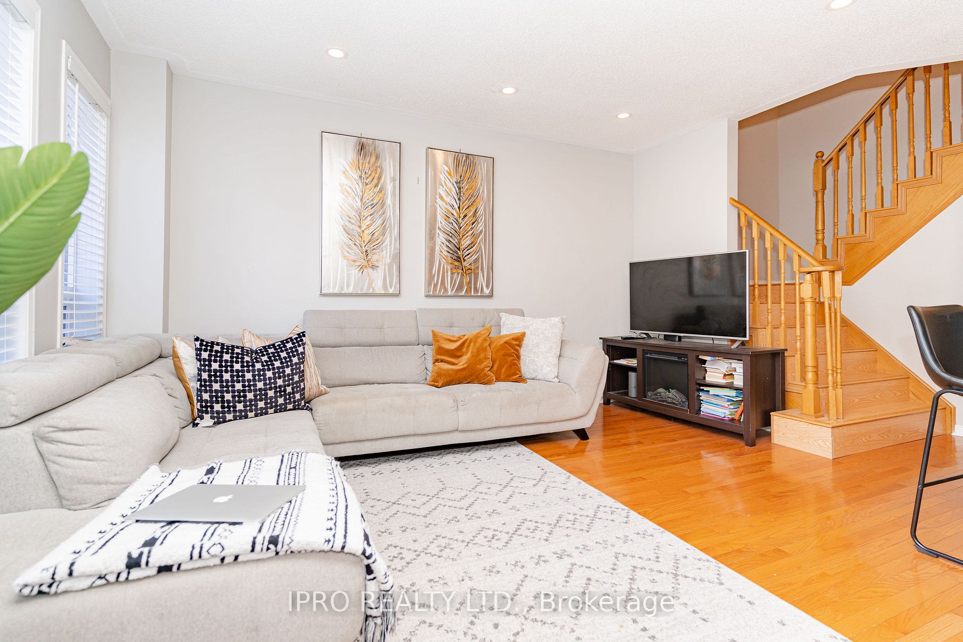 121 Livingston Road