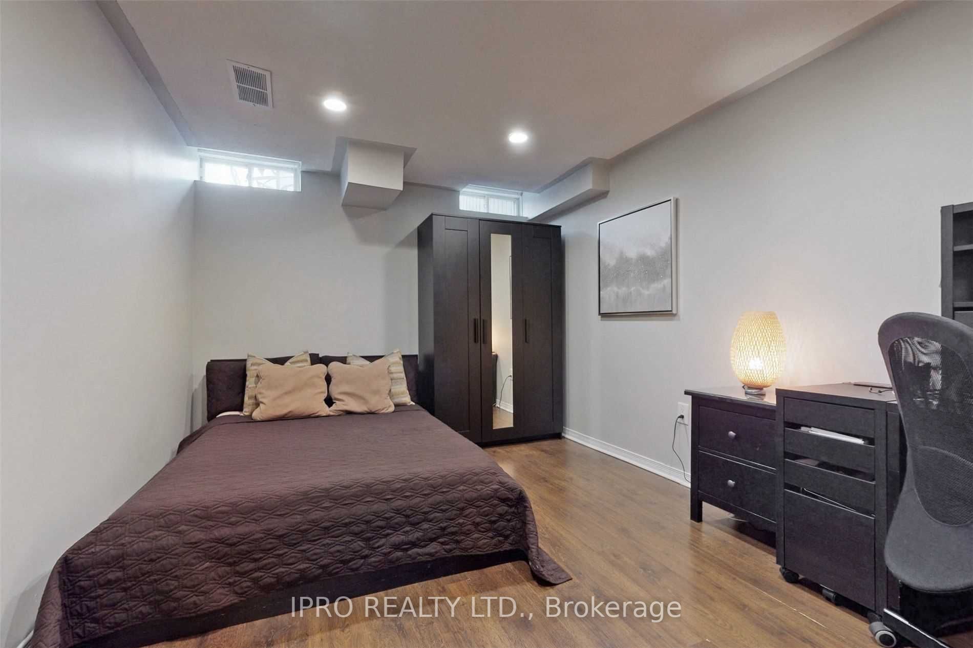 121 Livingston Road