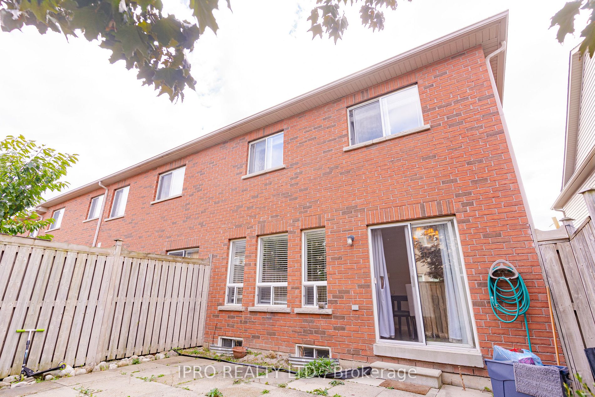 121 Livingston Road